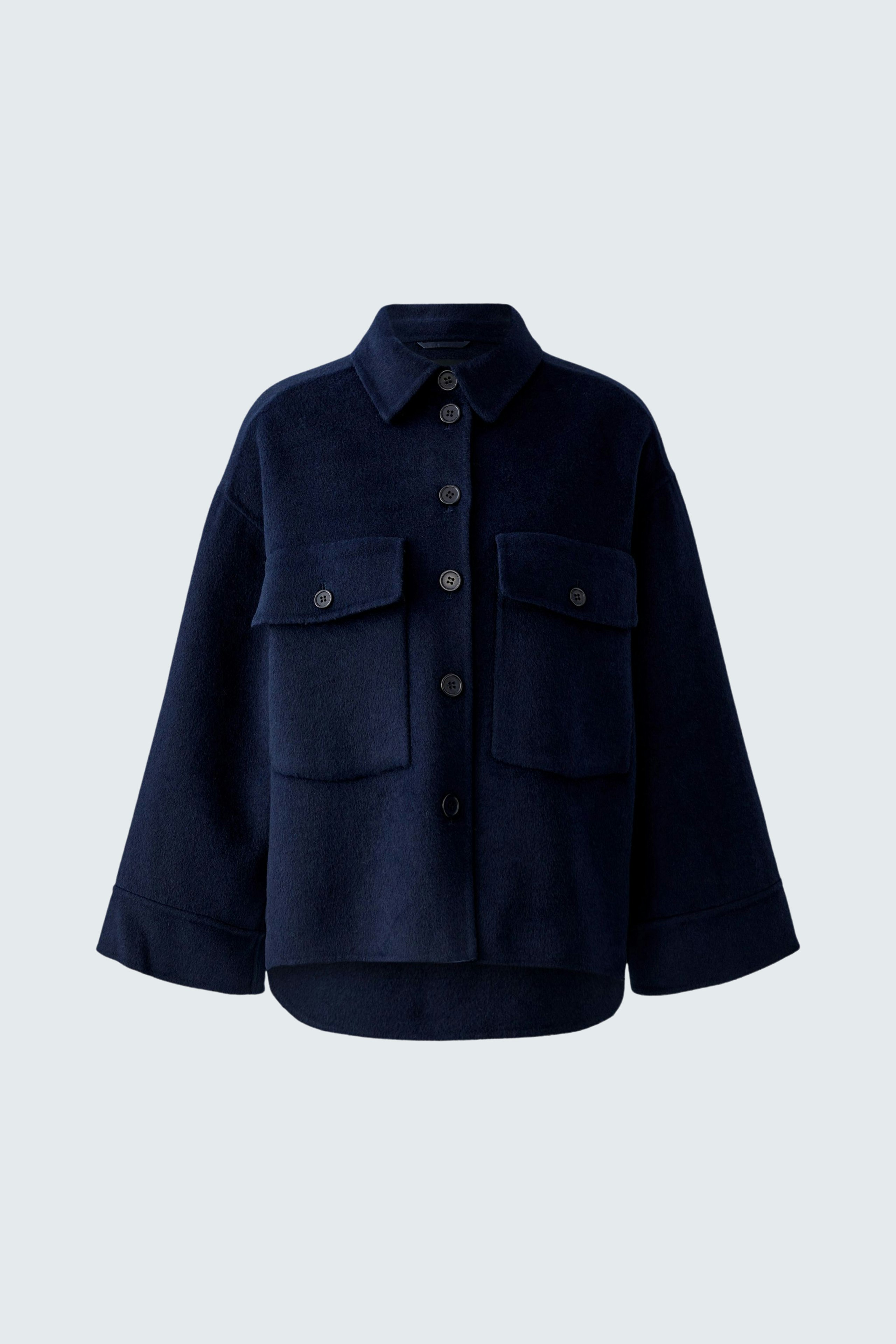 Damen-Jacke: Dunkelblaue, lässige Jacke mit zwei Brusttaschen und Knopfleiste.