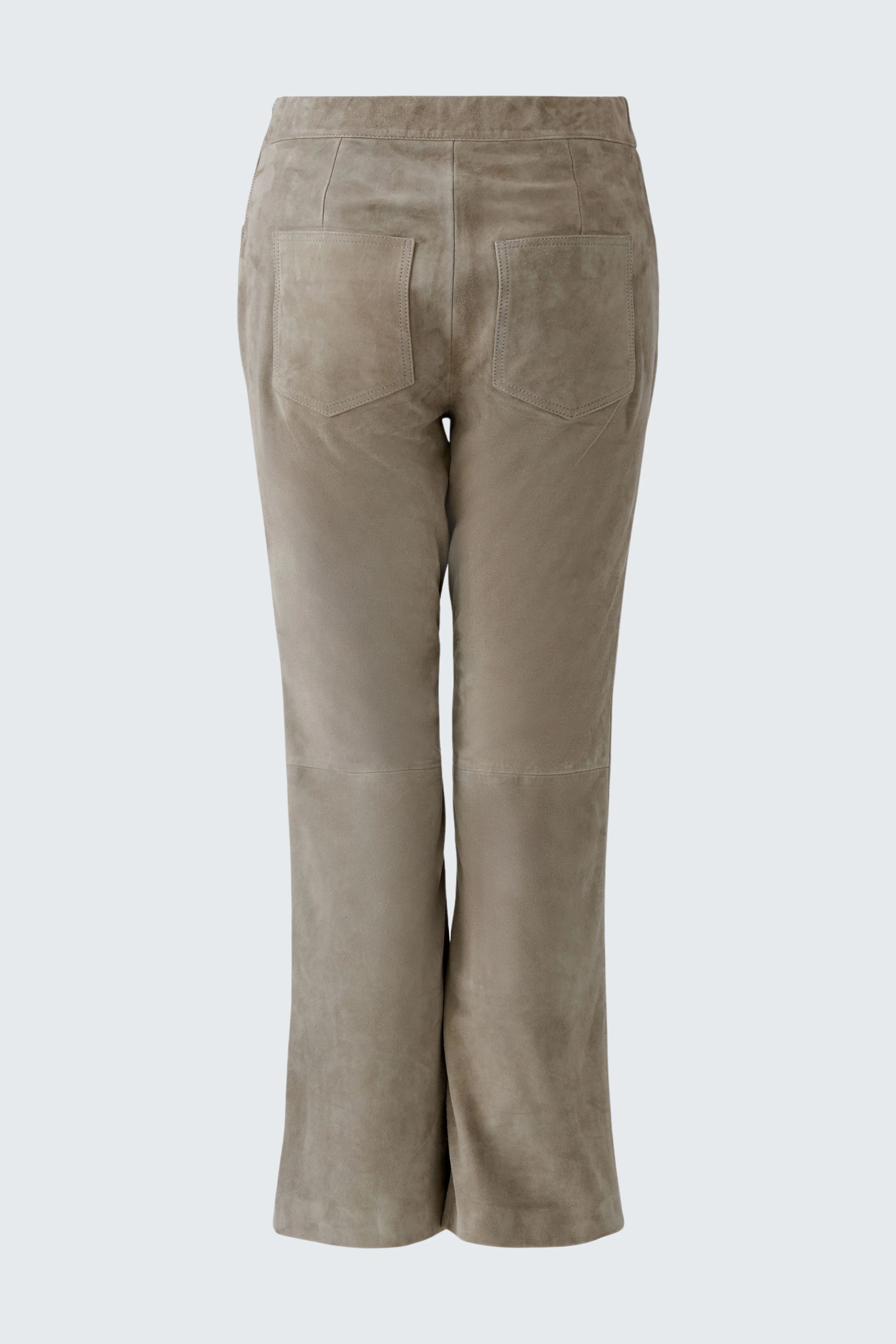 Stylish women's leather pants in soft suede with a relaxed fit and practical pockets.