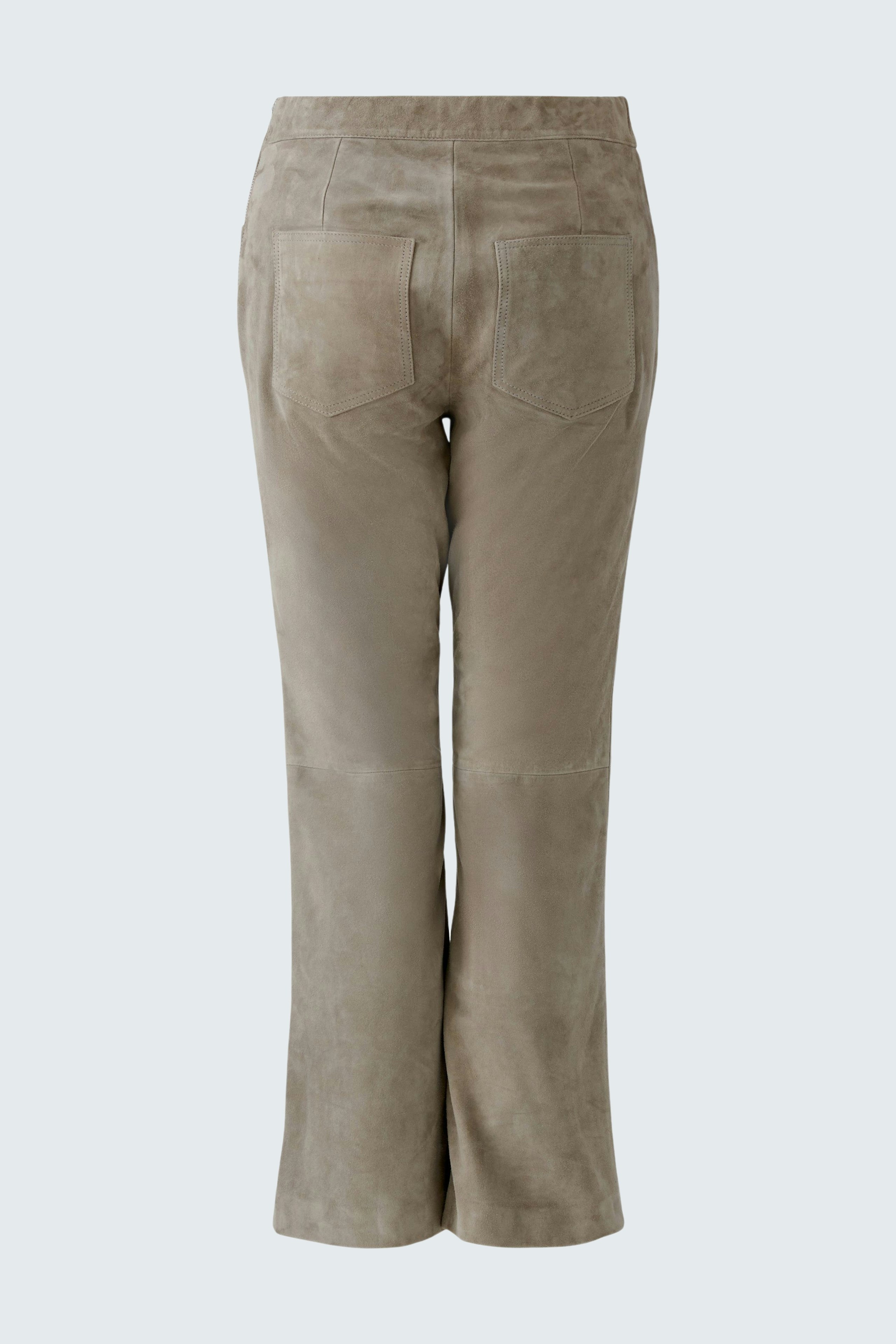 Stylish women's leather pants in soft suede with a relaxed fit and practical pockets.