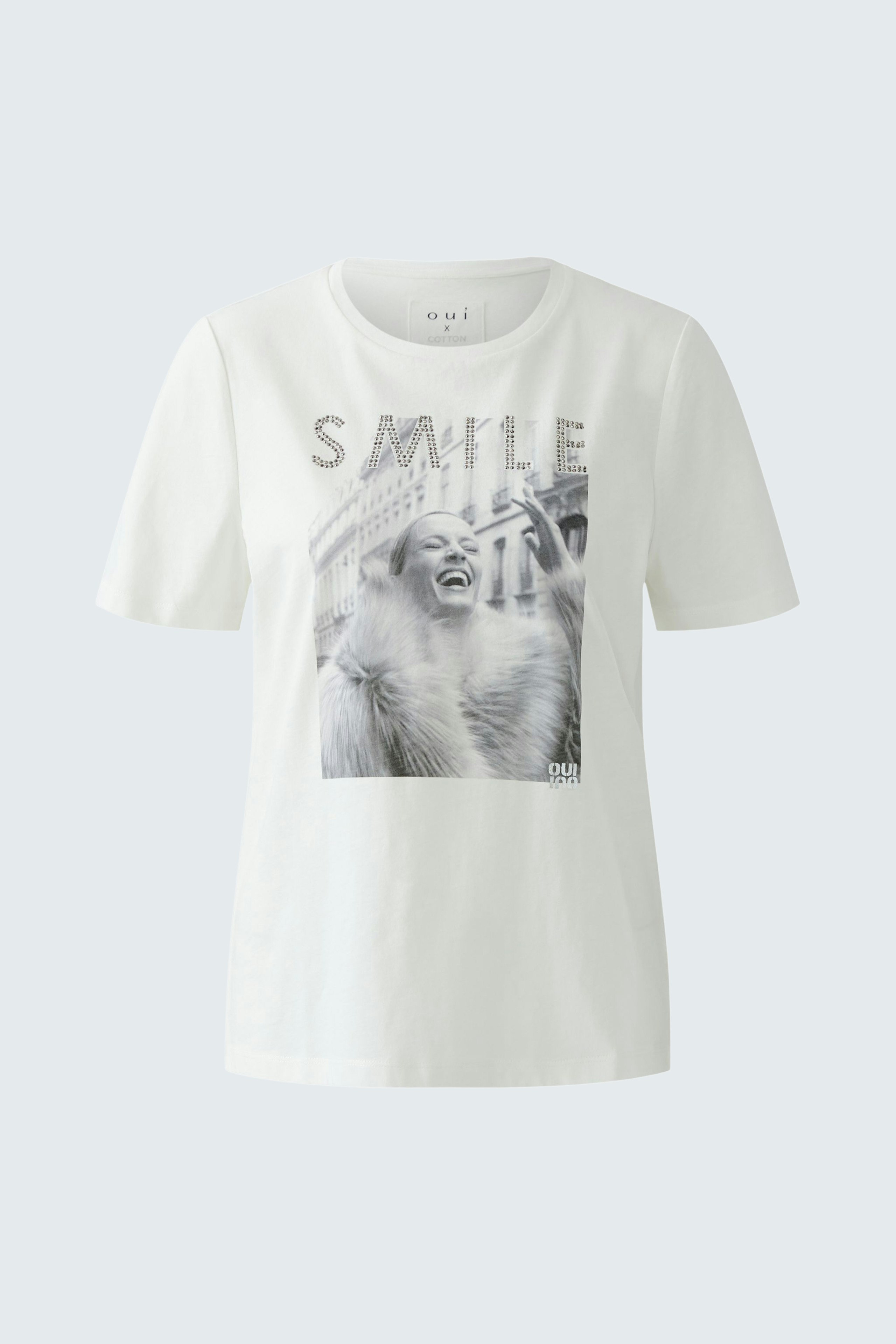 Casual women's T-shirt: White tee with a graphic print and the word 'SMILE'.