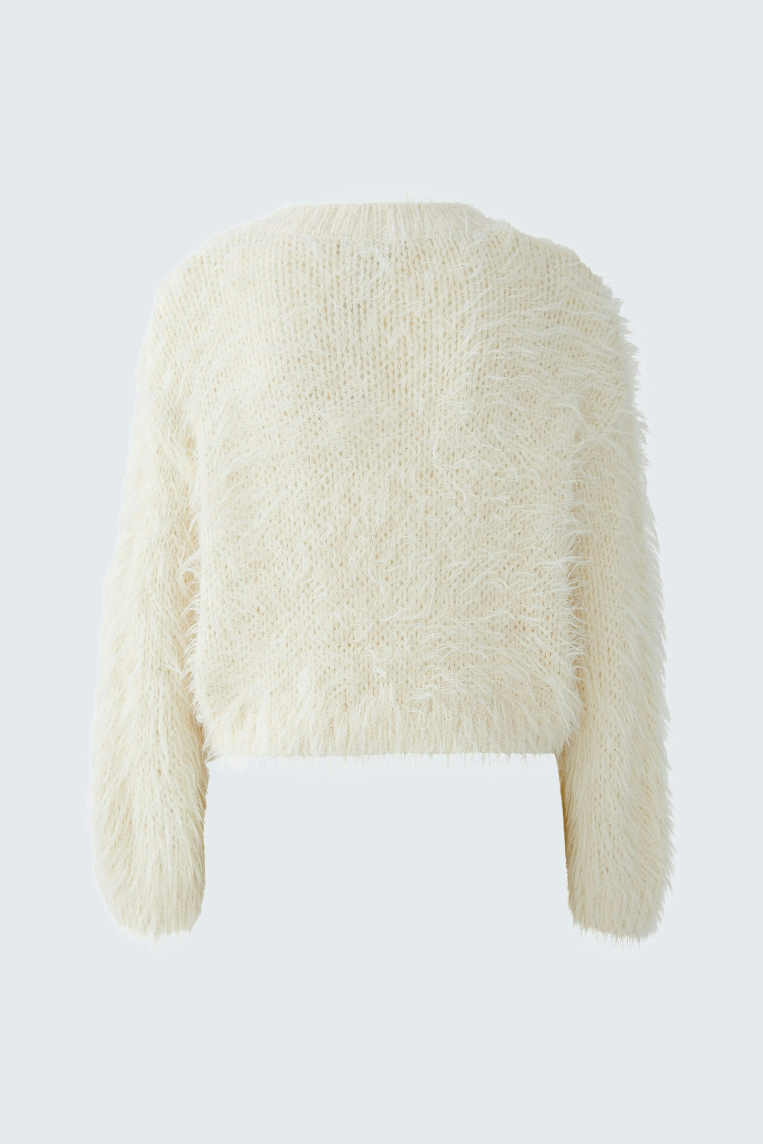 Cozy women's pullover: Soft, fluffy white pullover with cropped design and long sleeves.