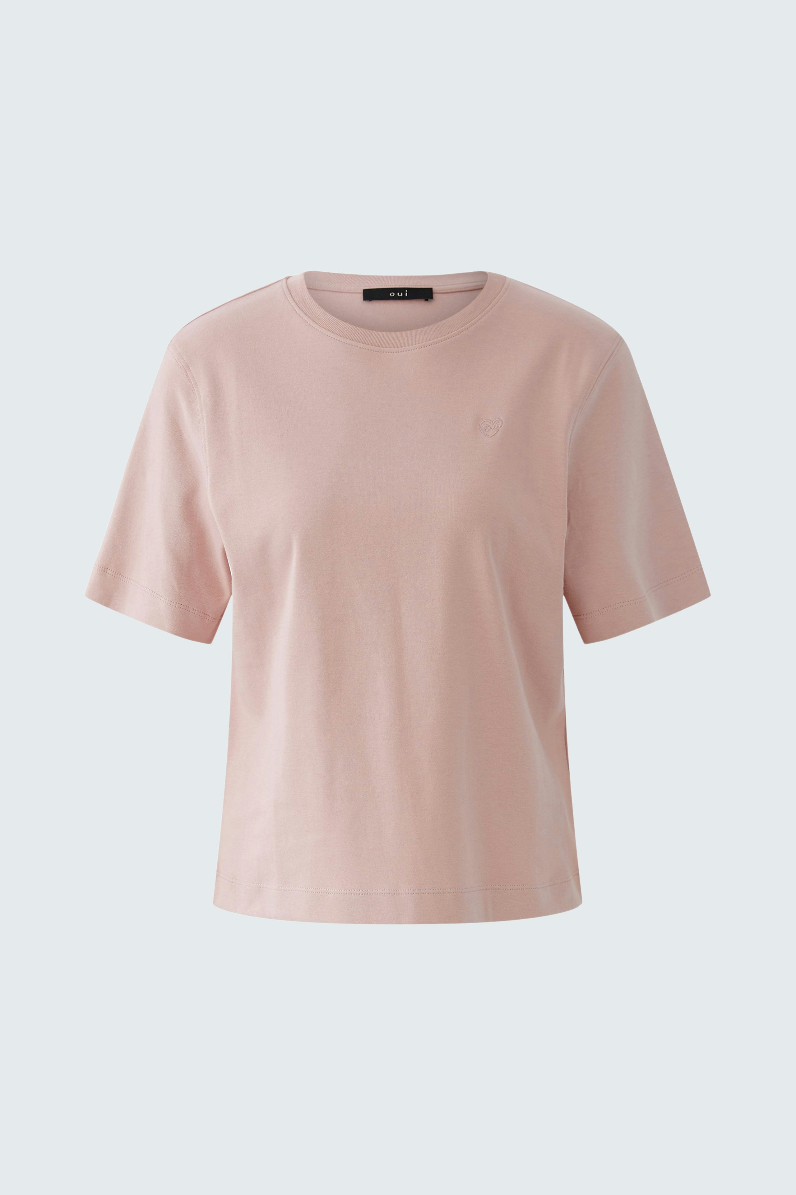 Casual women's T-shirt in soft pink, featuring a relaxed fit and short sleeves.