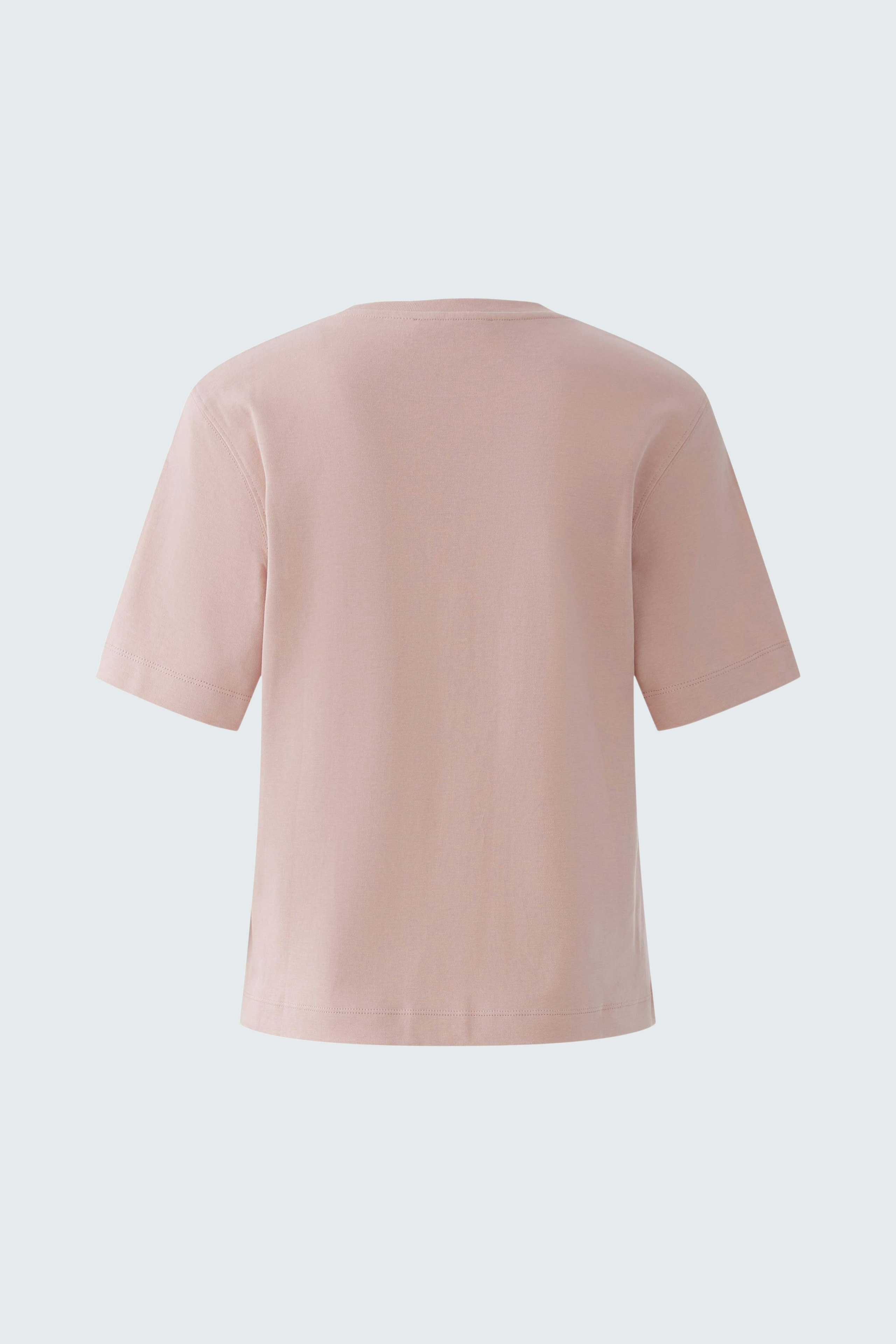 Casual women's T-shirt in soft pink, featuring a relaxed fit and short sleeves.