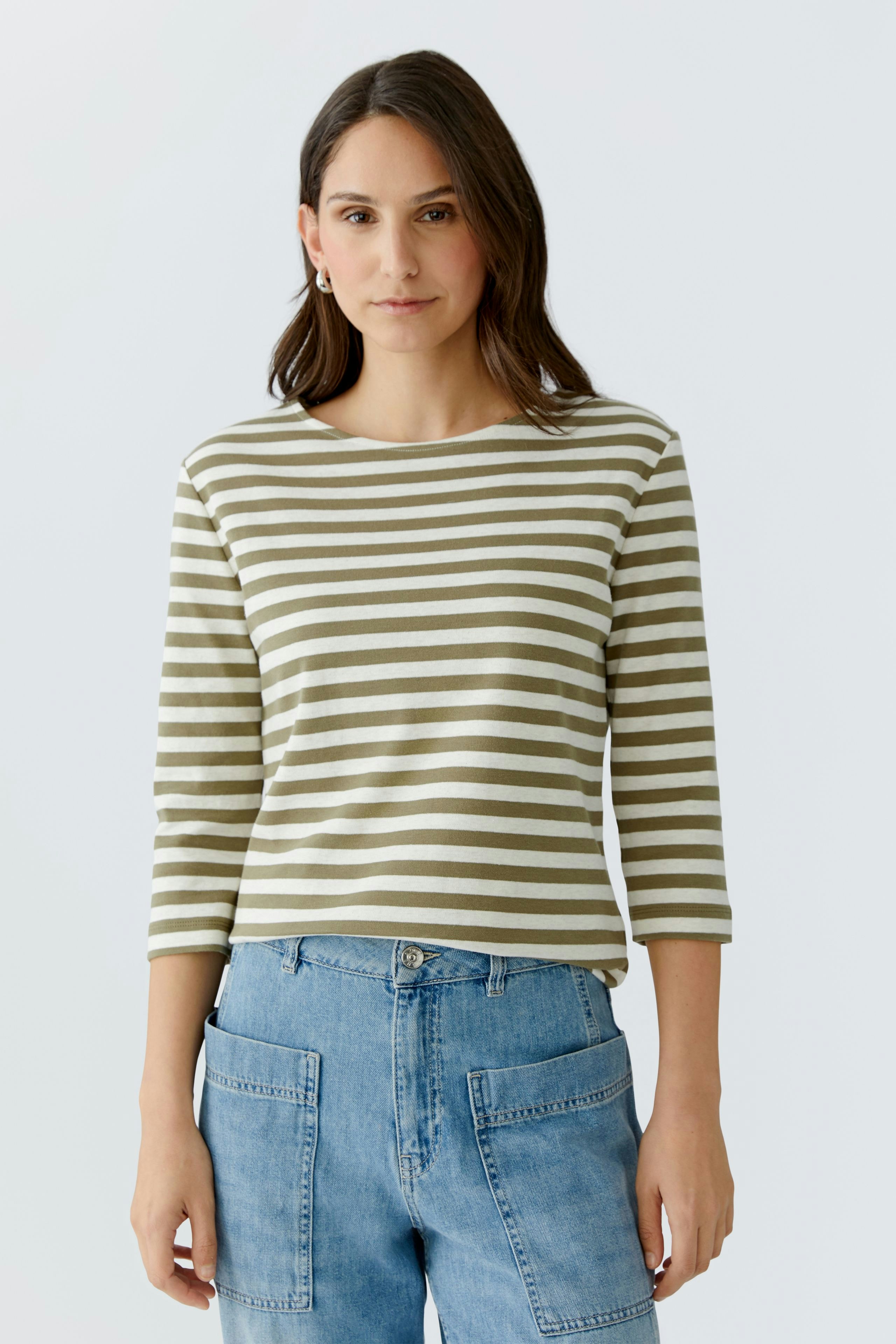 Casual women's T-shirt: Young woman in a striped top with three-quarter sleeves and relaxed fit.