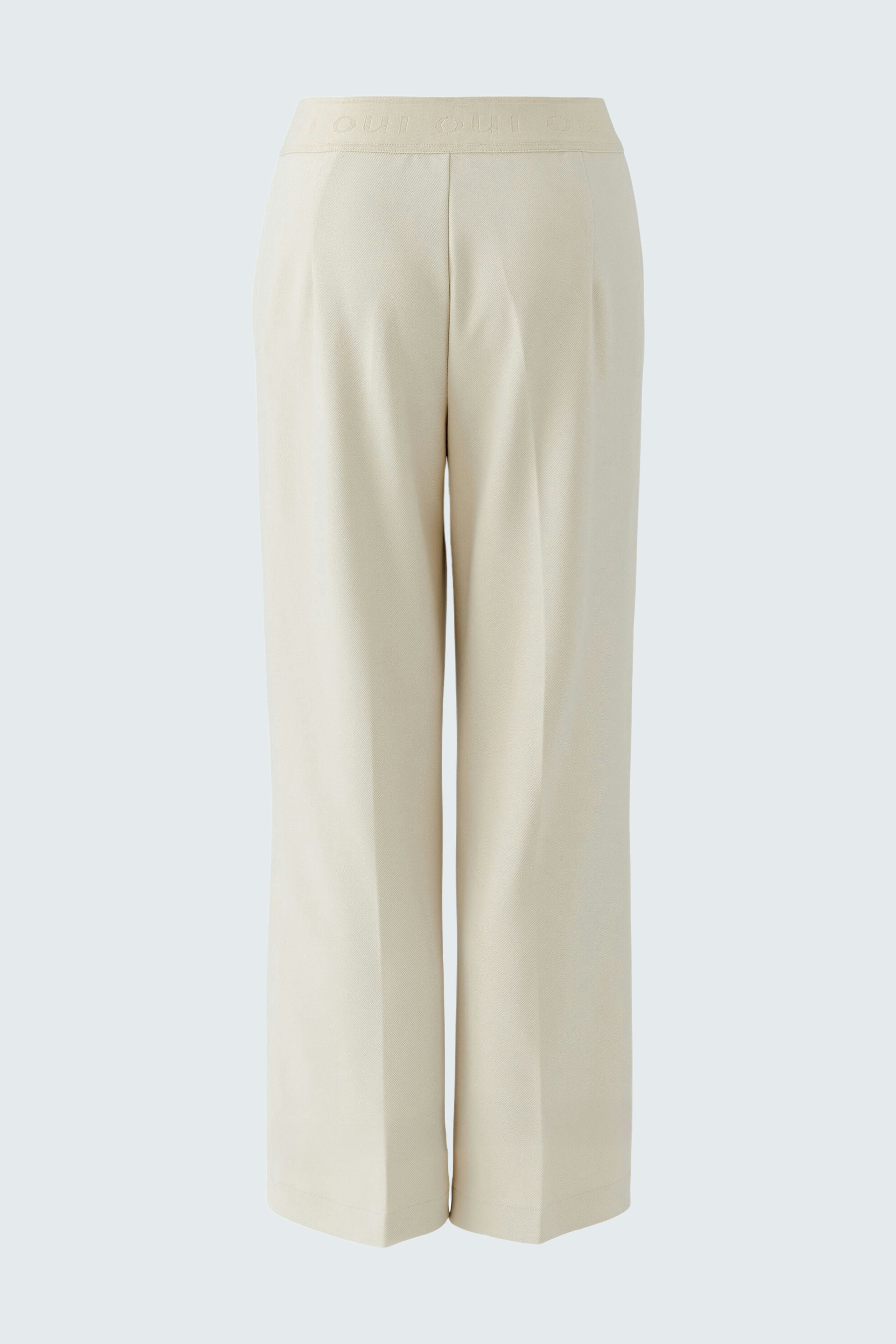 Casual women's culottes in light beige with a wide leg design, perfect for everyday wear.
