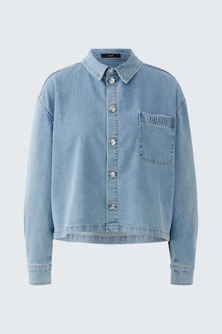 Lässige Damen-Bluse: Hellblaue Jeansbluse mit Knopfleiste und Brusttasche.