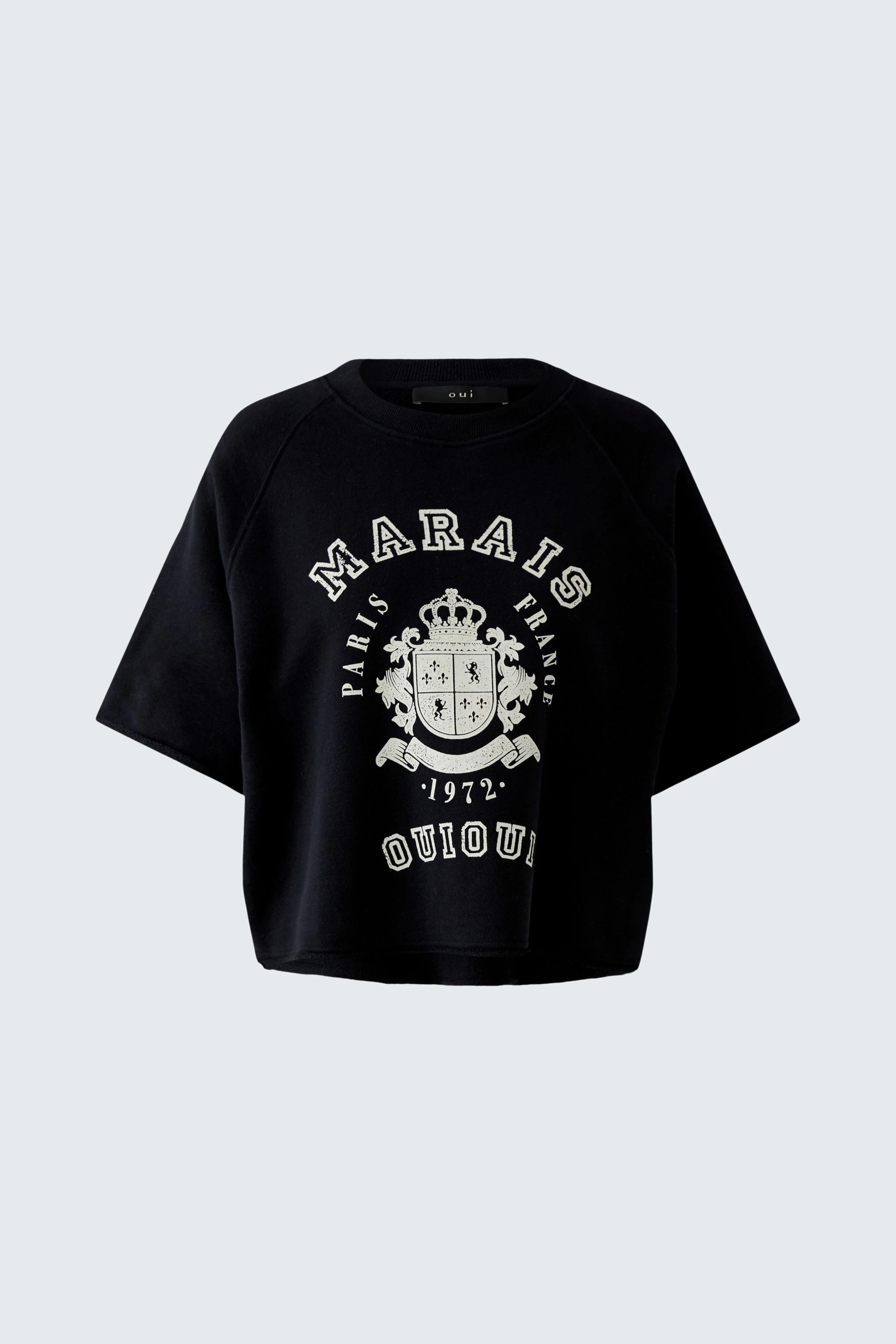 Casual women's pullover: Black cropped sweatshirt with bold white lettering, perfect for everyday wear.
