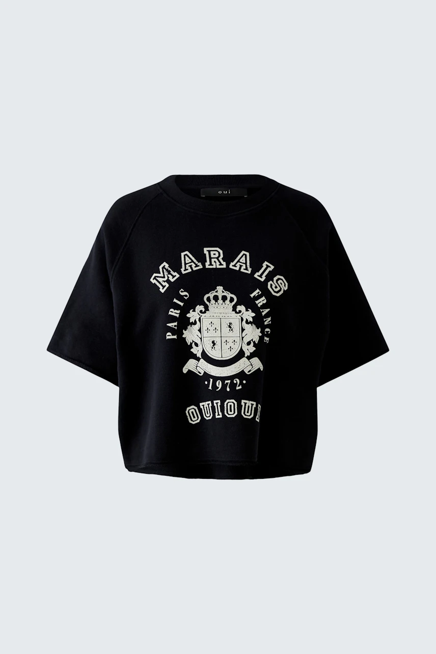 Casual women's pullover: Black cropped sweatshirt with bold white lettering, perfect for everyday wear.