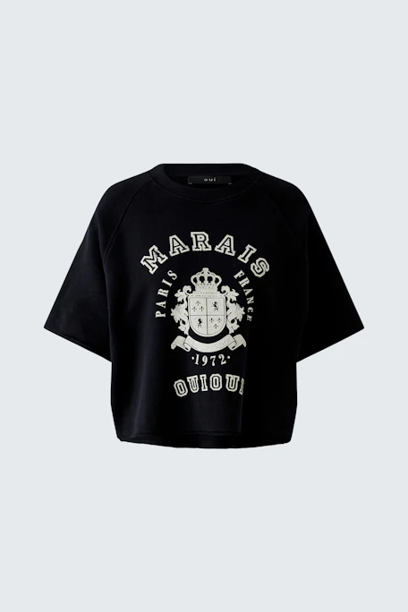 Casual women's pullover: Black cropped sweatshirt with bold white lettering, perfect for everyday wear.