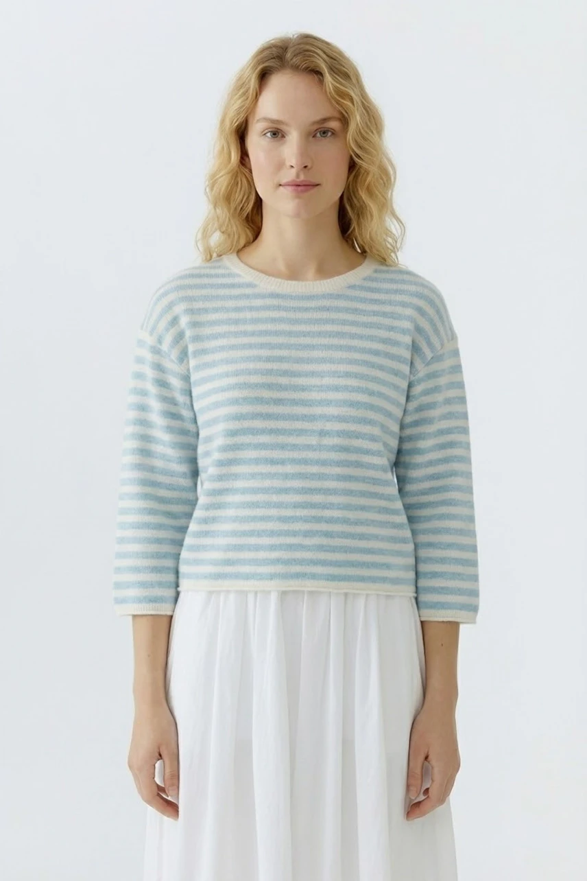 Casual women's pullover: A woman in a light blue striped pullover with three-quarter sleeves.