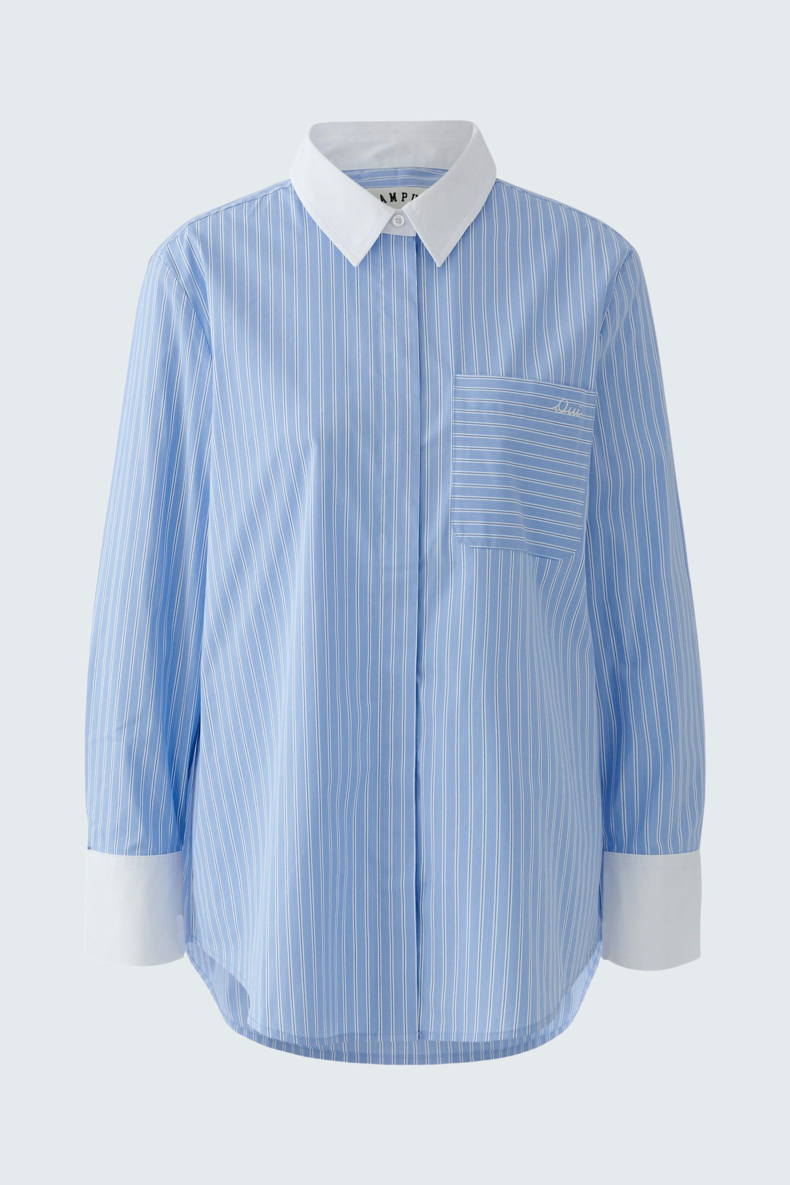 Lässige Damen-Bluse: Hellblaue Bluse mit weißen Streifen und Brusttasche.