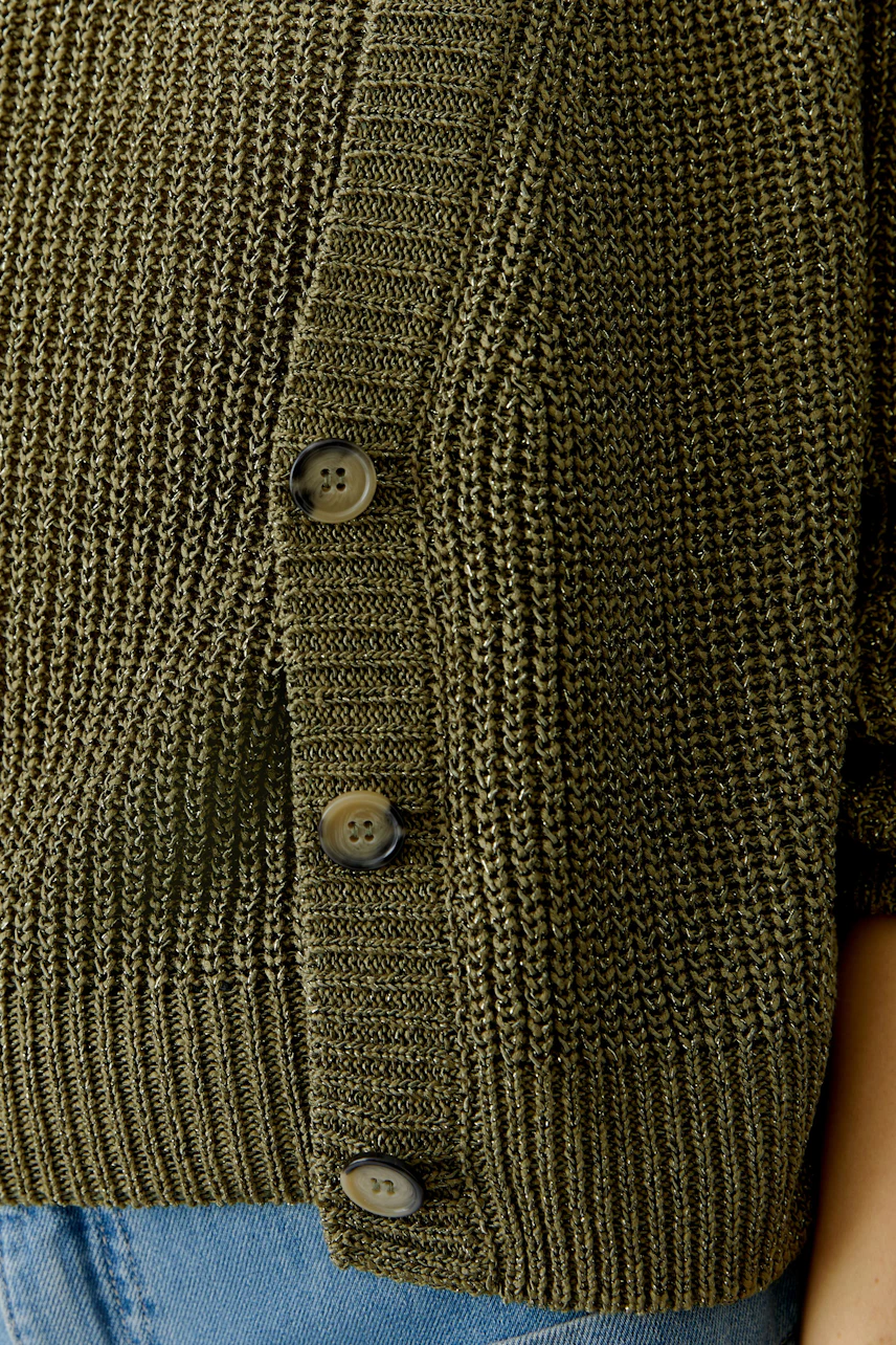 Bequeme Damen-Strickjacke in Olivgrün mit Knöpfen, ideal für lässige Outfits.