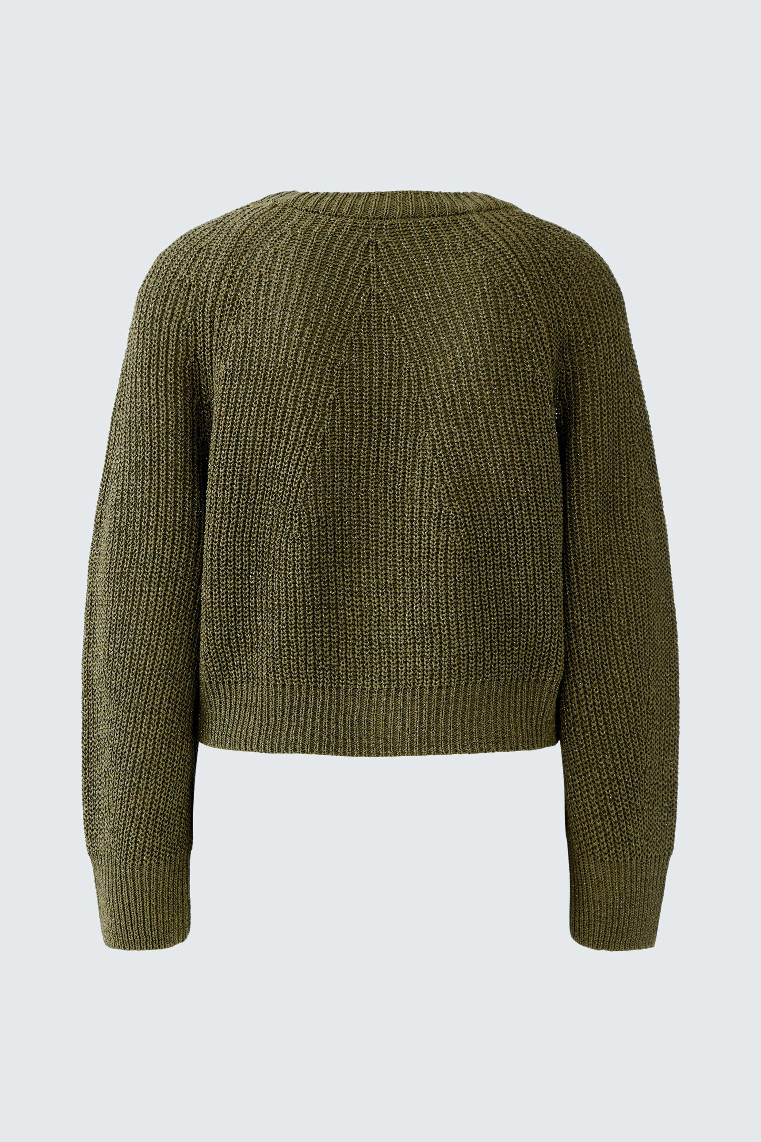 Casual women's cardigan: A green knitted cardigan with a relaxed fit, perfect for layering.