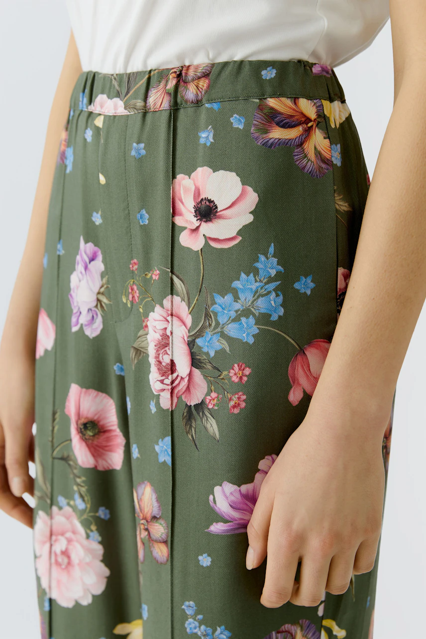Bequeme Damen-Hose mit floralem Muster, ideal für lässige Outfits und den Alltag.
