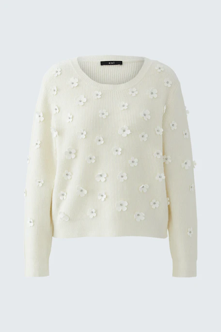Bequemer Damen-Pullover in Creme mit Blumenapplikationen, ideal für lässige Outfits.