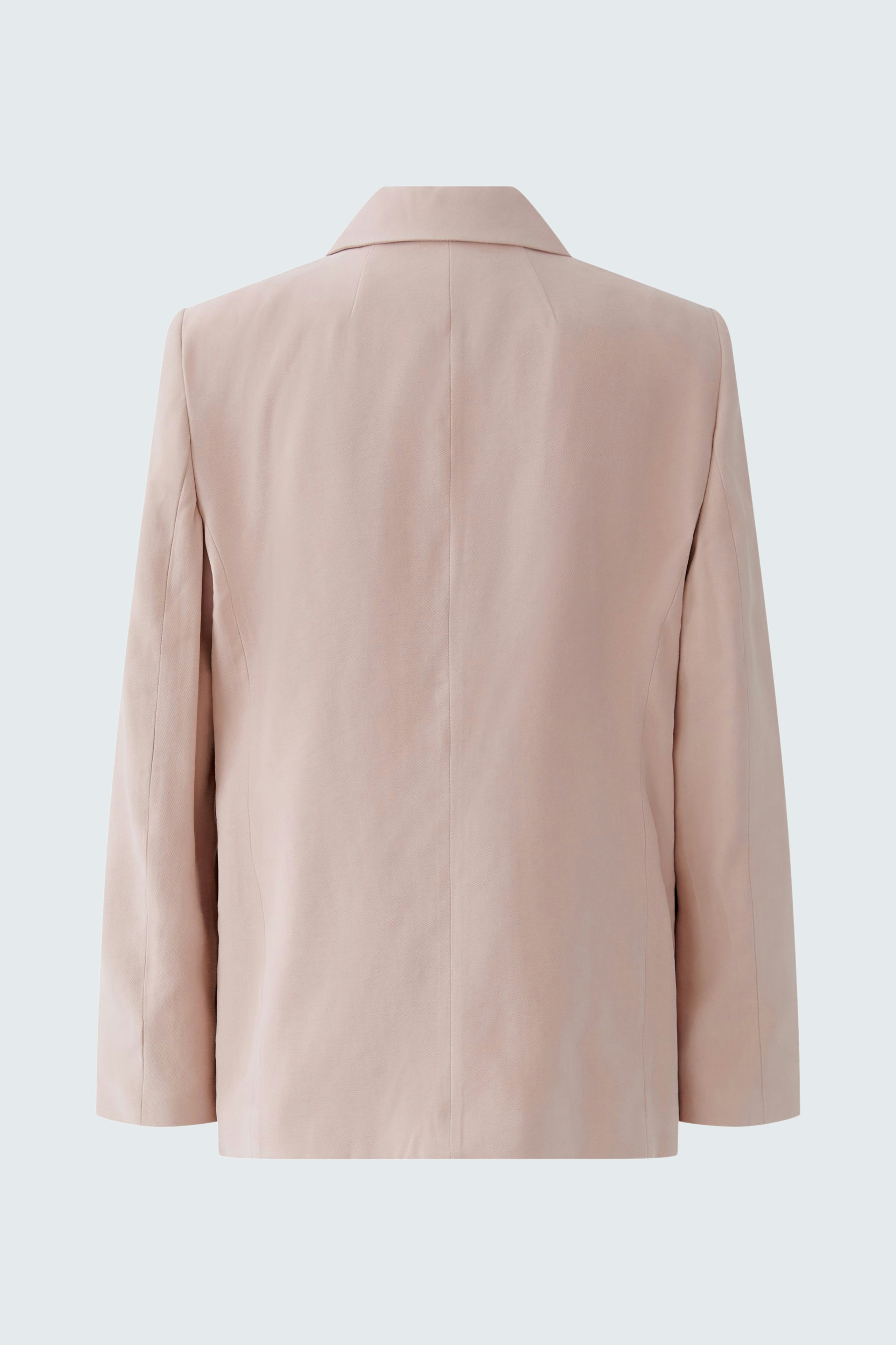 Casual women's blazer in soft pink, featuring a relaxed fit and classic collar.