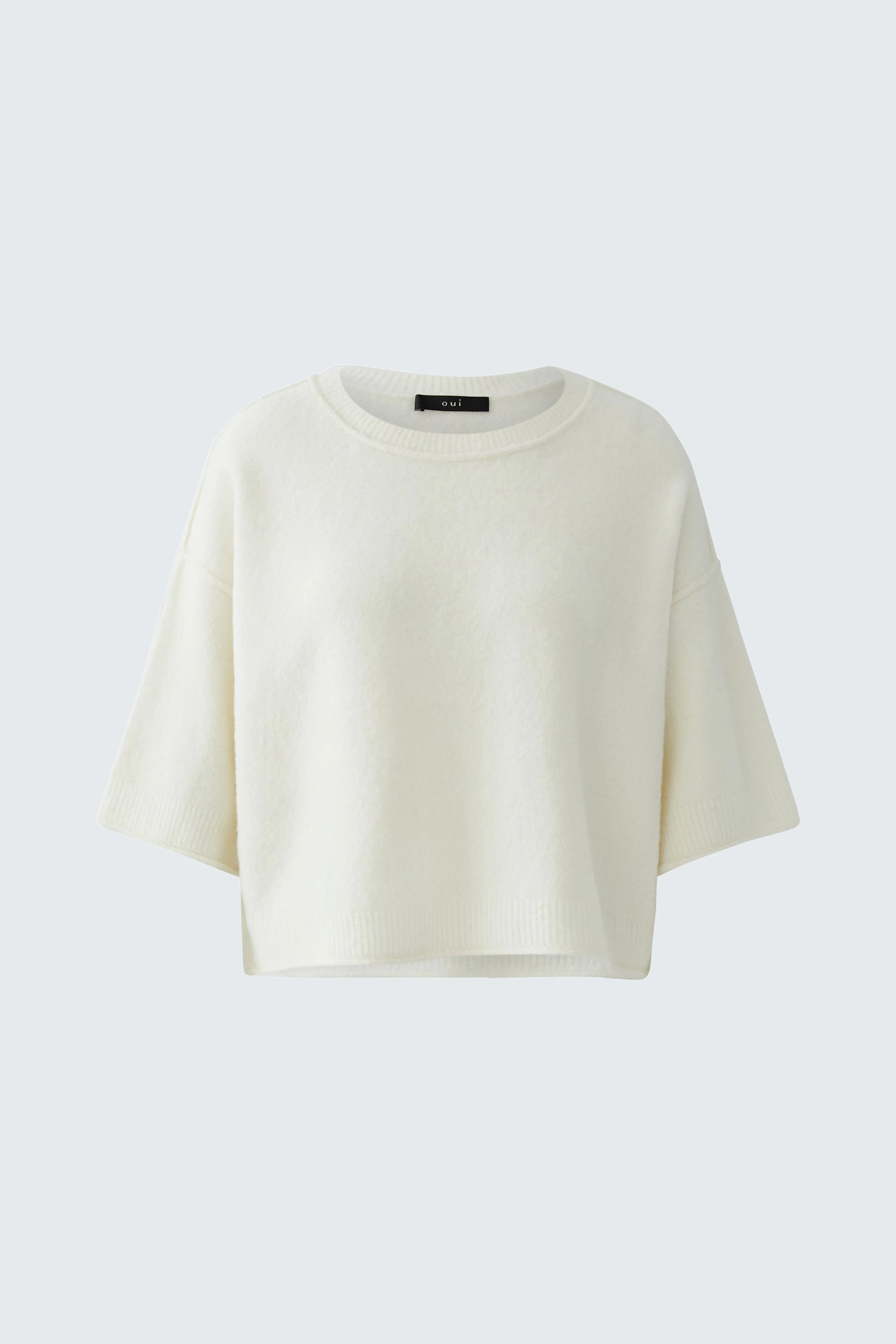 Bequemer Damen-Pullover in Creme mit weitem Schnitt und kurzen Ärmeln, ideal für lässige Outfits.
