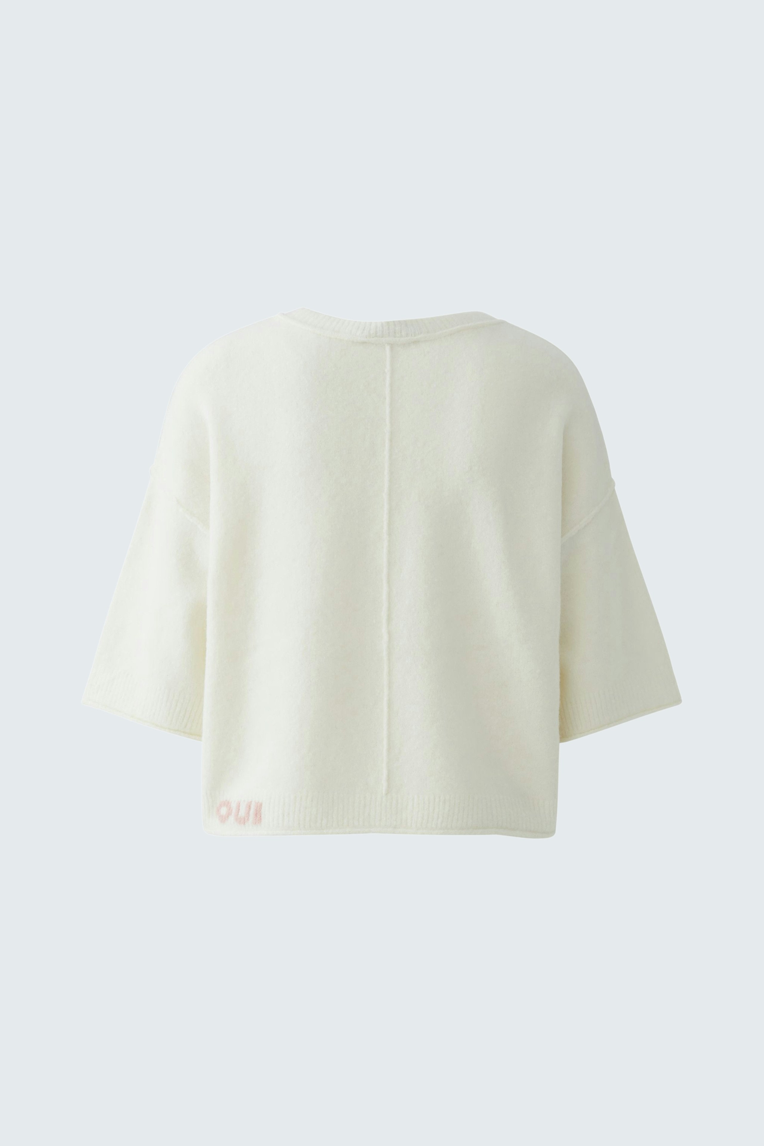 Casual women's pullover: Soft white pullover with short sleeves and a relaxed fit.