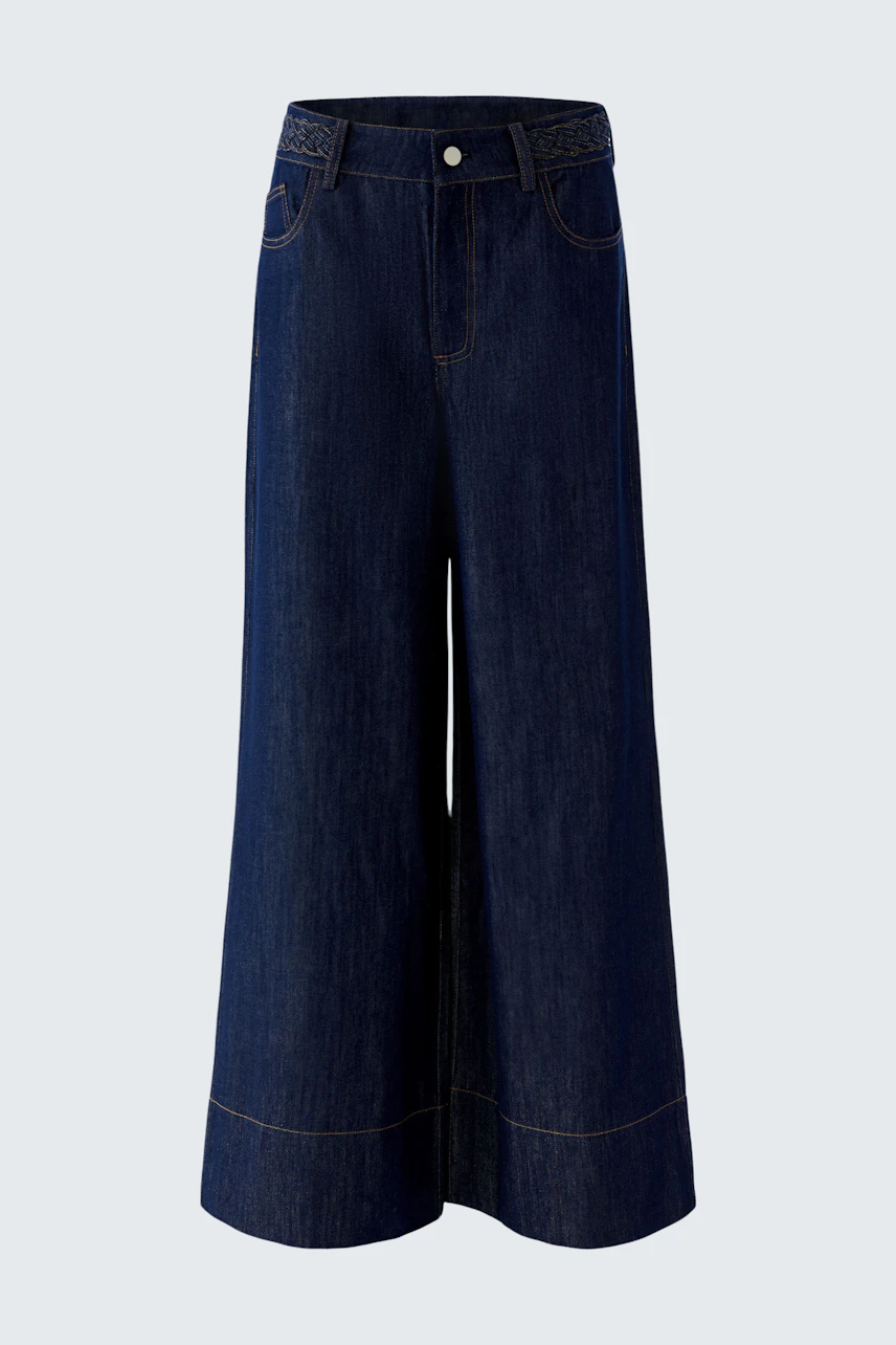 Wide leg jeans for women in dark denim, featuring a relaxed fit and classic five-pocket design.