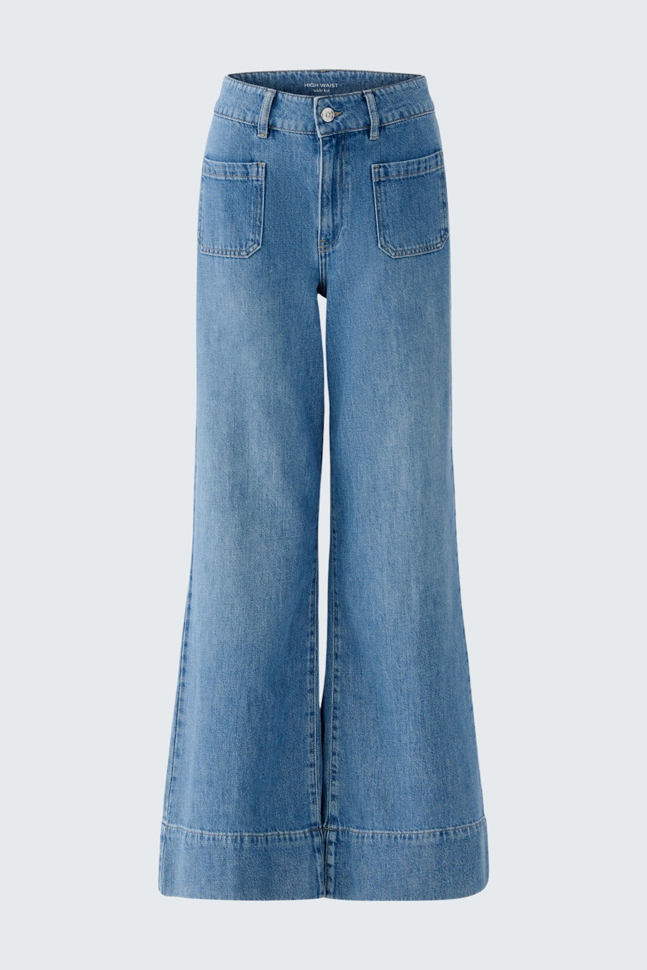 Wide leg jeans for women in light blue denim, featuring a relaxed fit and classic pockets.