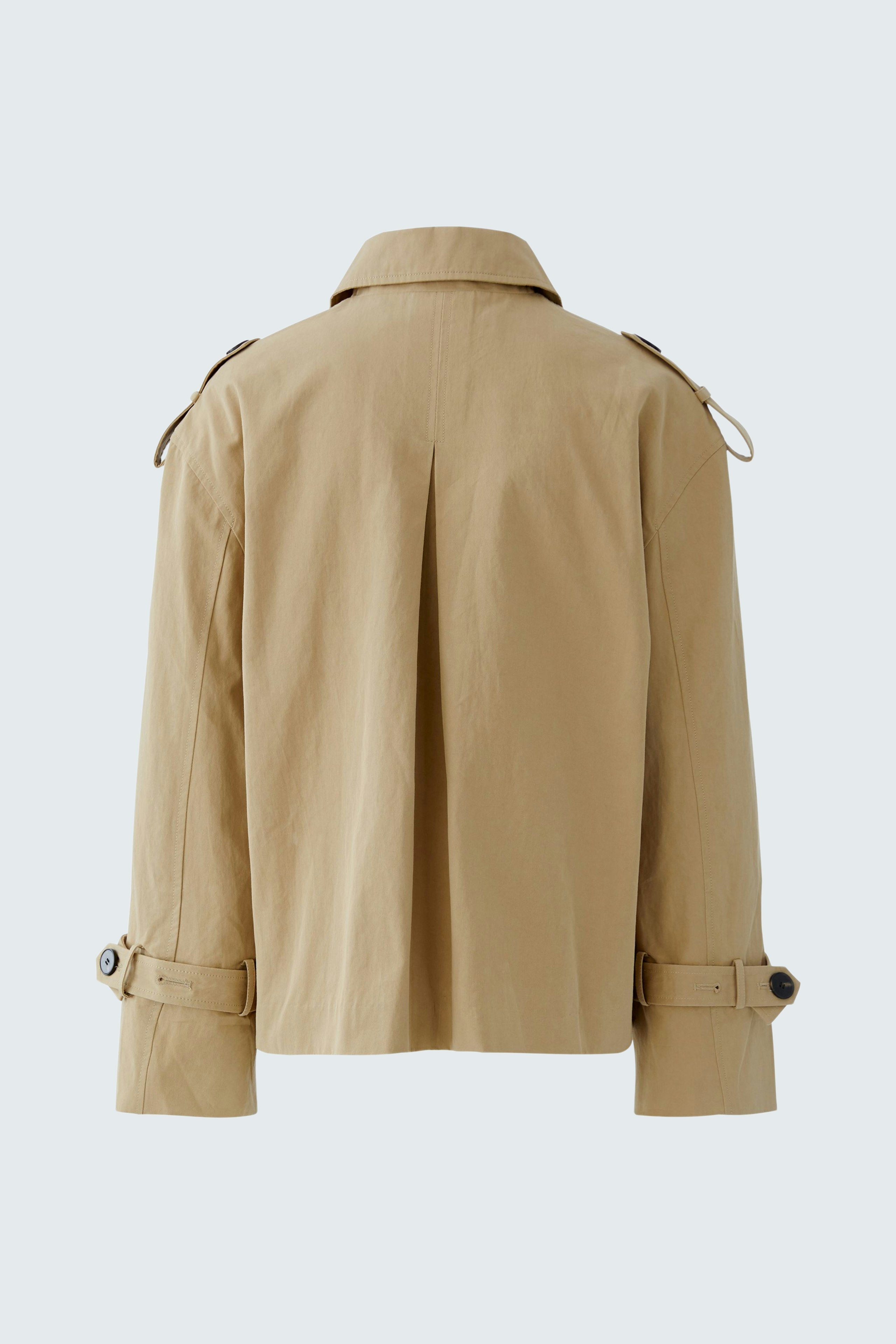 Casual women's jacket: A beige jacket with a relaxed fit and stylish details.