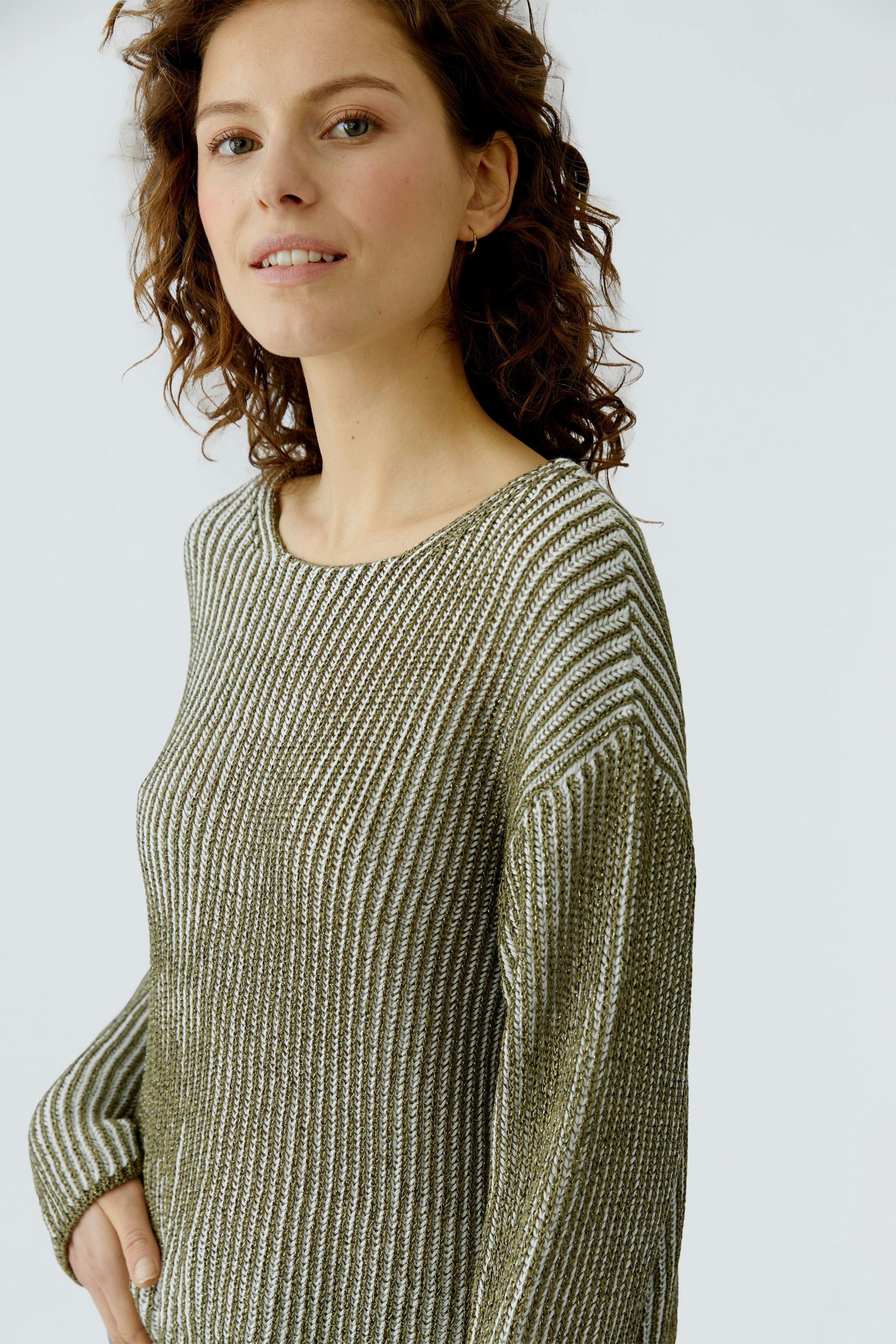 Casual women's pullover: Young woman in a striped, metallic pullover with a relaxed fit.