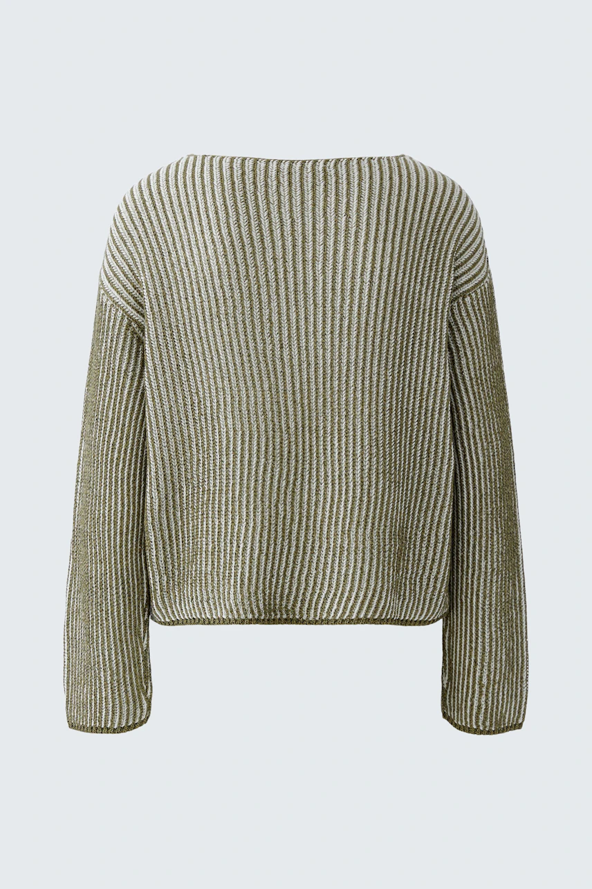 Bequemer Damen-Pullover in grün-beigen Streifen, lässig geschnitten mit weitem Rückenausschnitt.