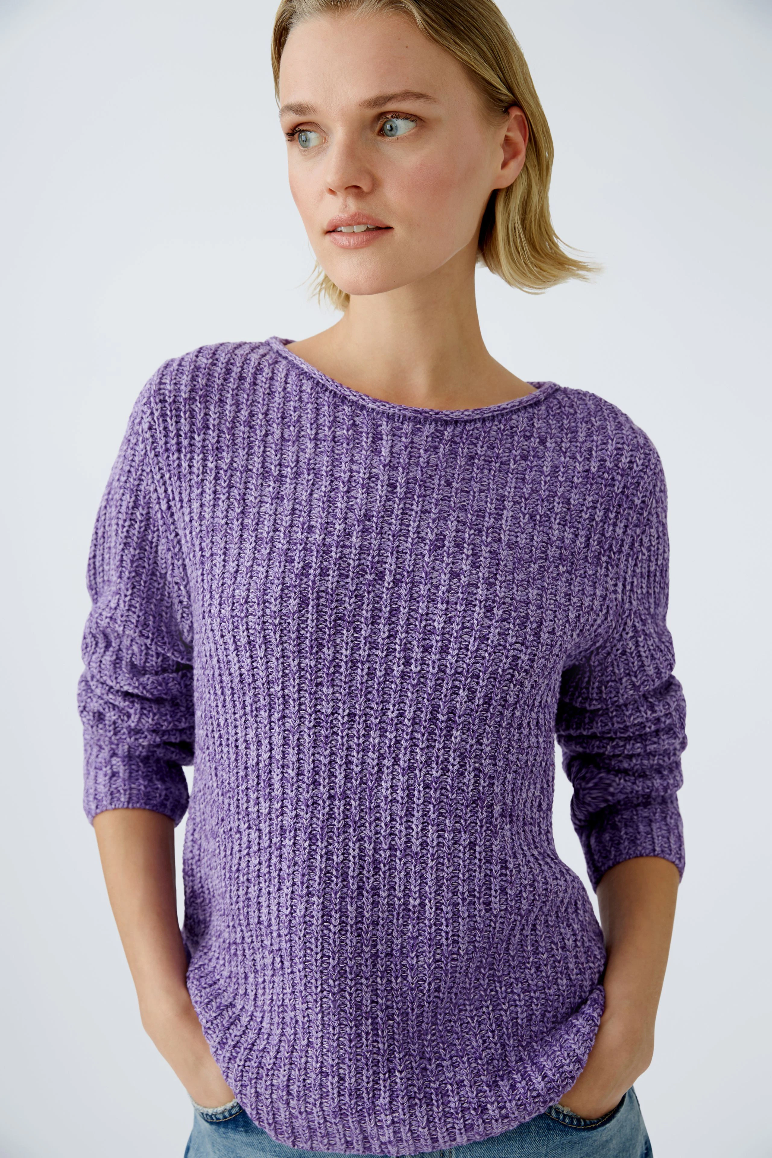 Modern women's pullover in soft purple, featuring a relaxed fit and textured knit design.