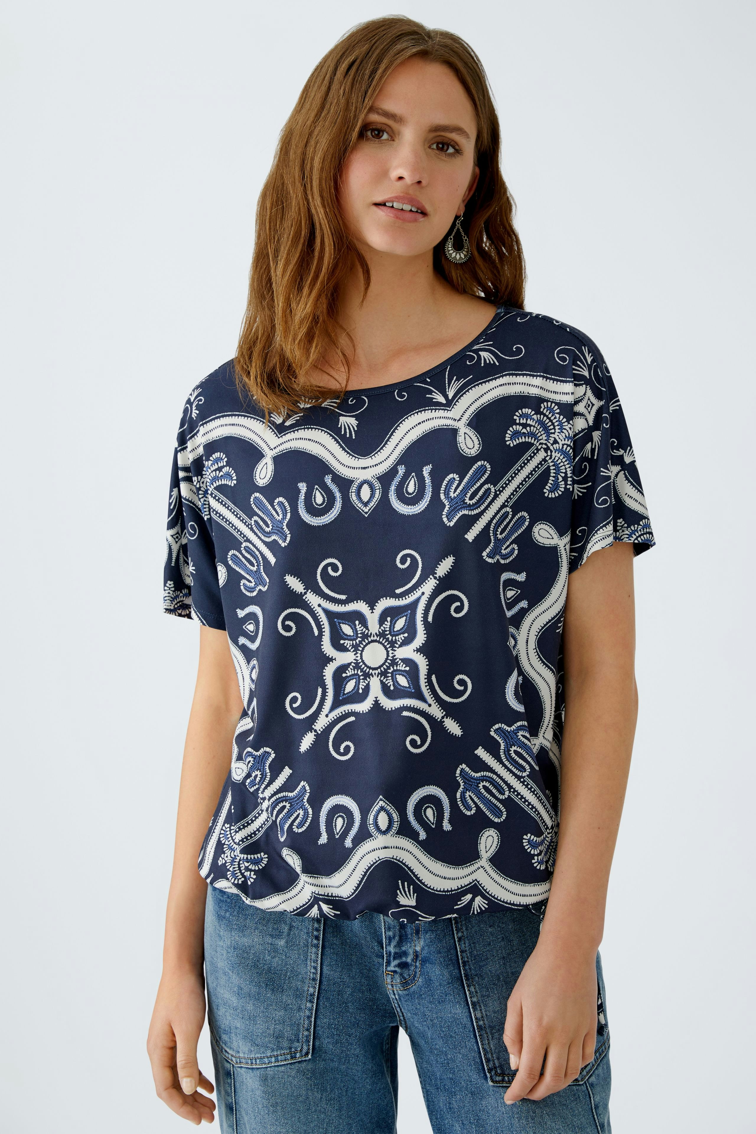 Casual women's T-shirt: Woman in a navy patterned top with short sleeves and relaxed fit.