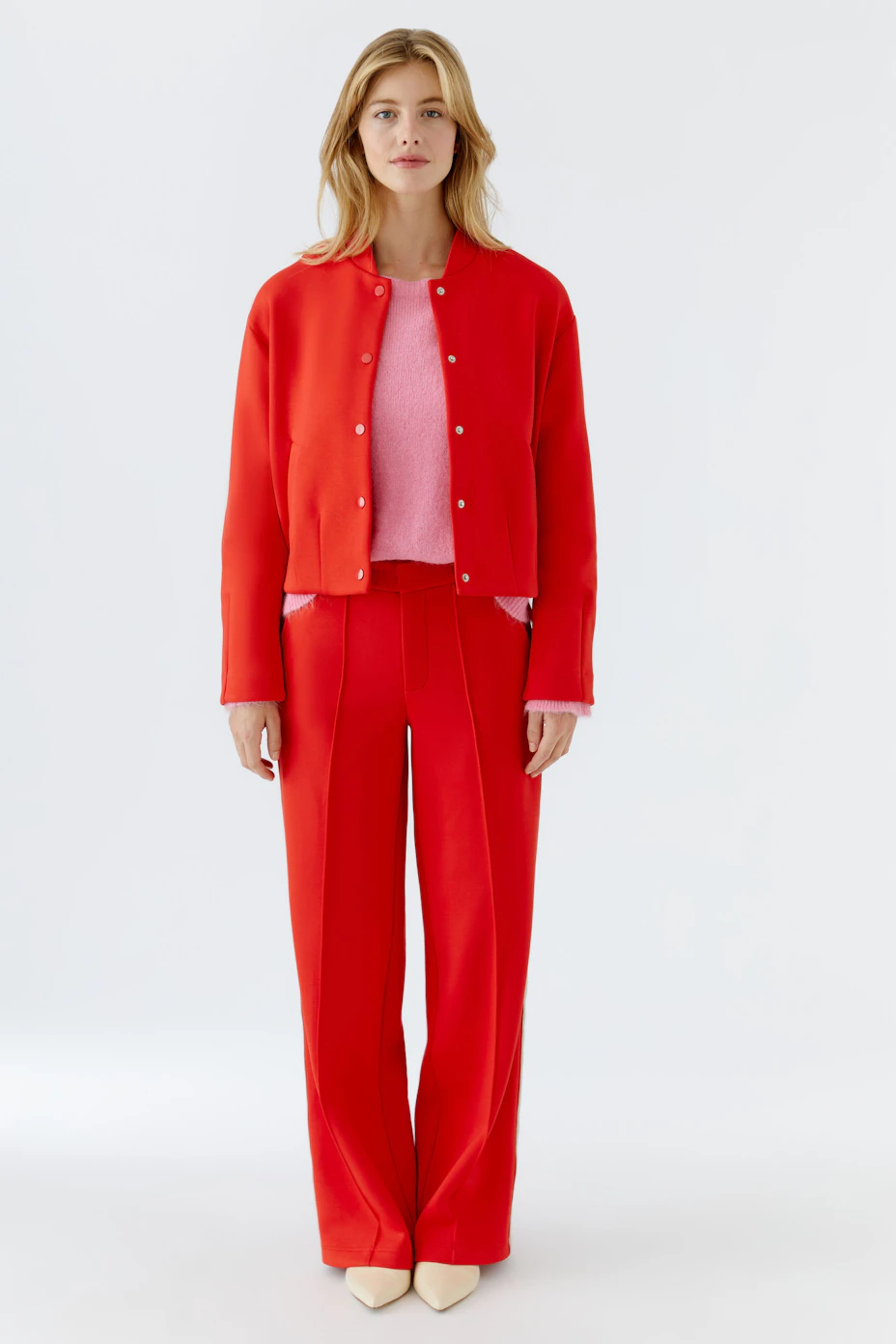 Casual women's blouson: Bright red jacket with a round collar and button closure, perfect for layering.