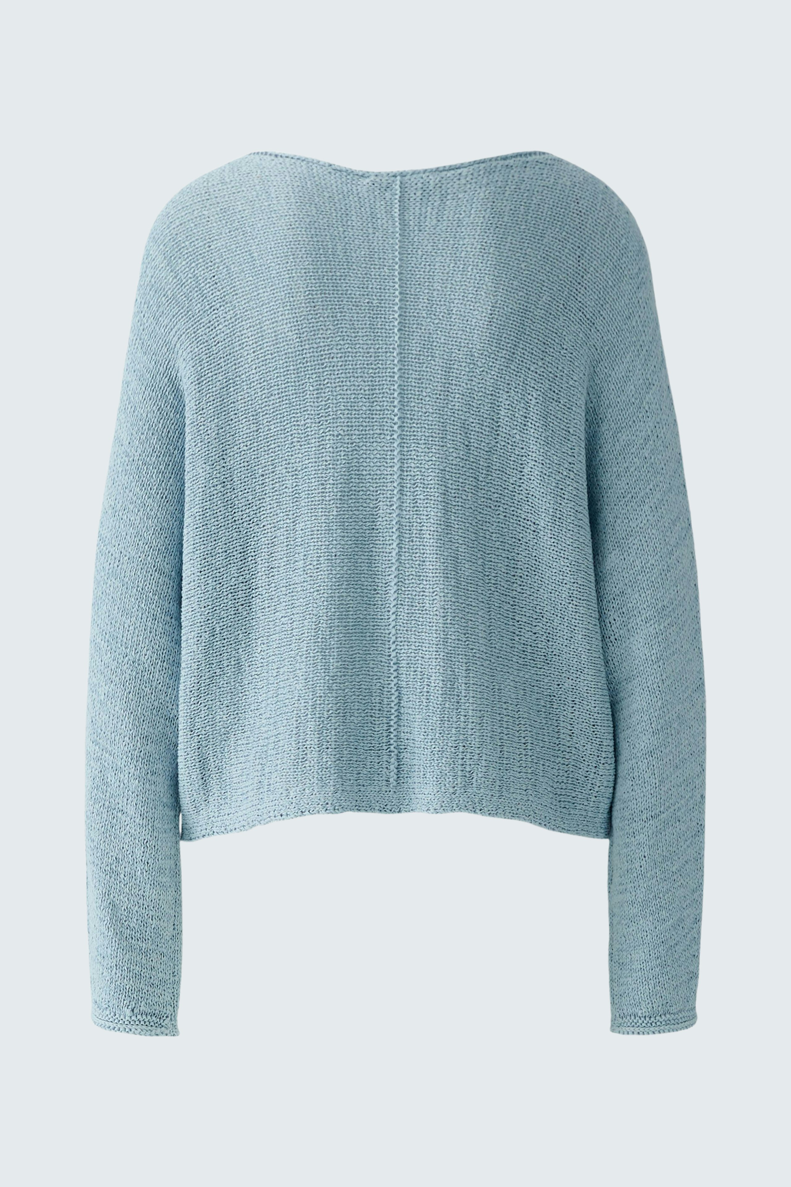 Bequemer Damen-Pullover in sanftem Blau, lässig geschnitten mit weitem Ausschnitt und langen Ärmeln.