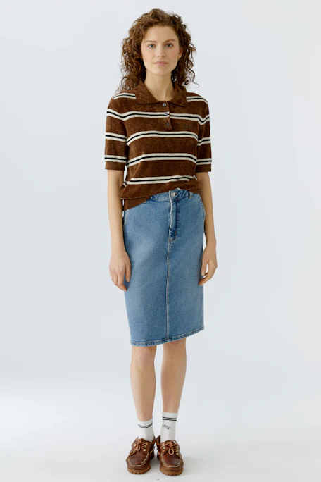 Casual women's pullover: Brown striped pullover with short sleeves and a polo collar.