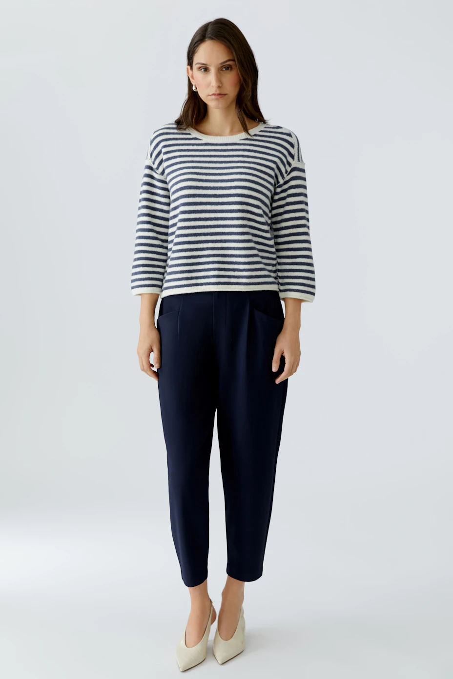 Casual women's pullover: Navy and white striped pullover with a relaxed fit and wide sleeves.