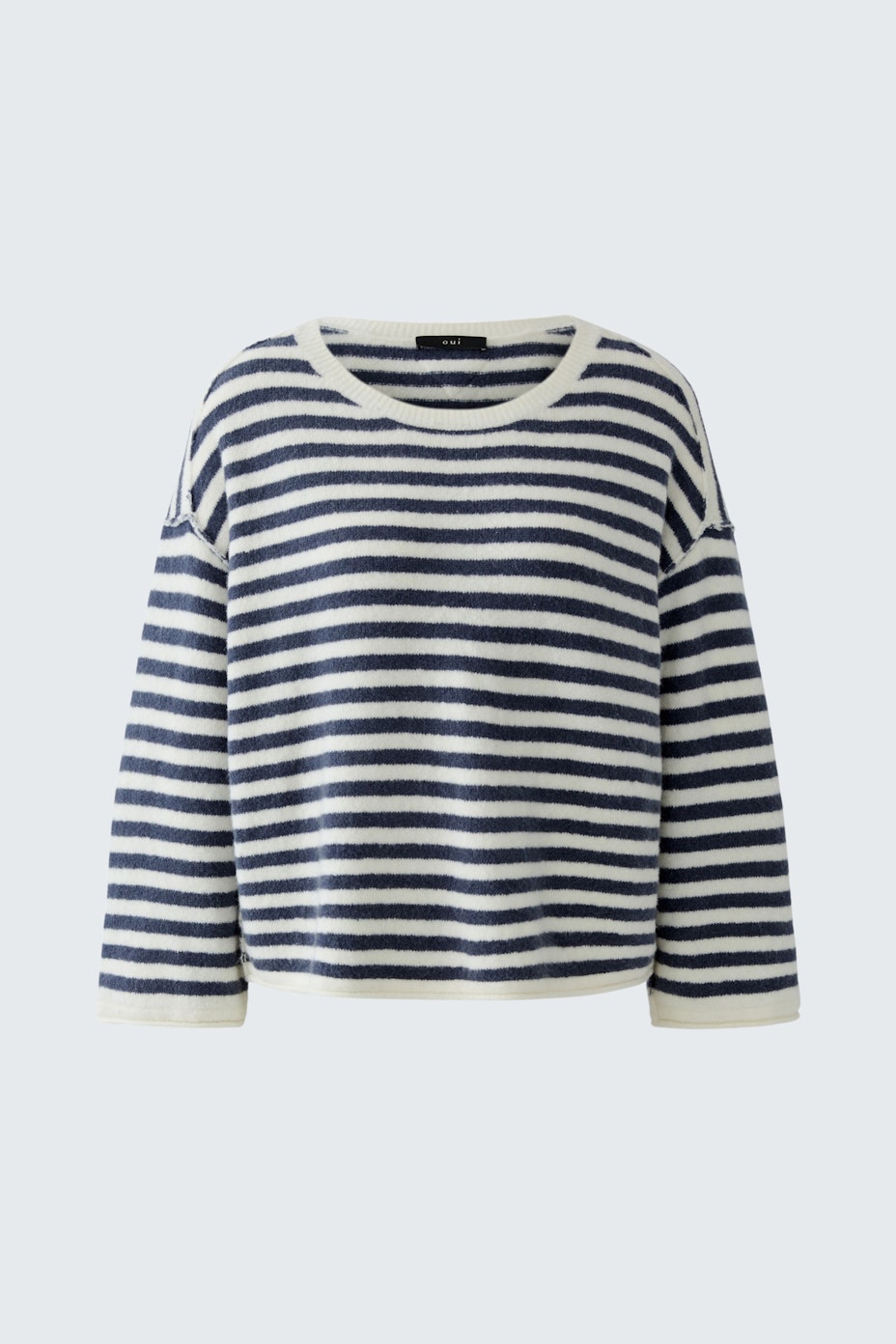 Casual women's pullover: Navy and white striped pullover with a relaxed fit and wide sleeves.