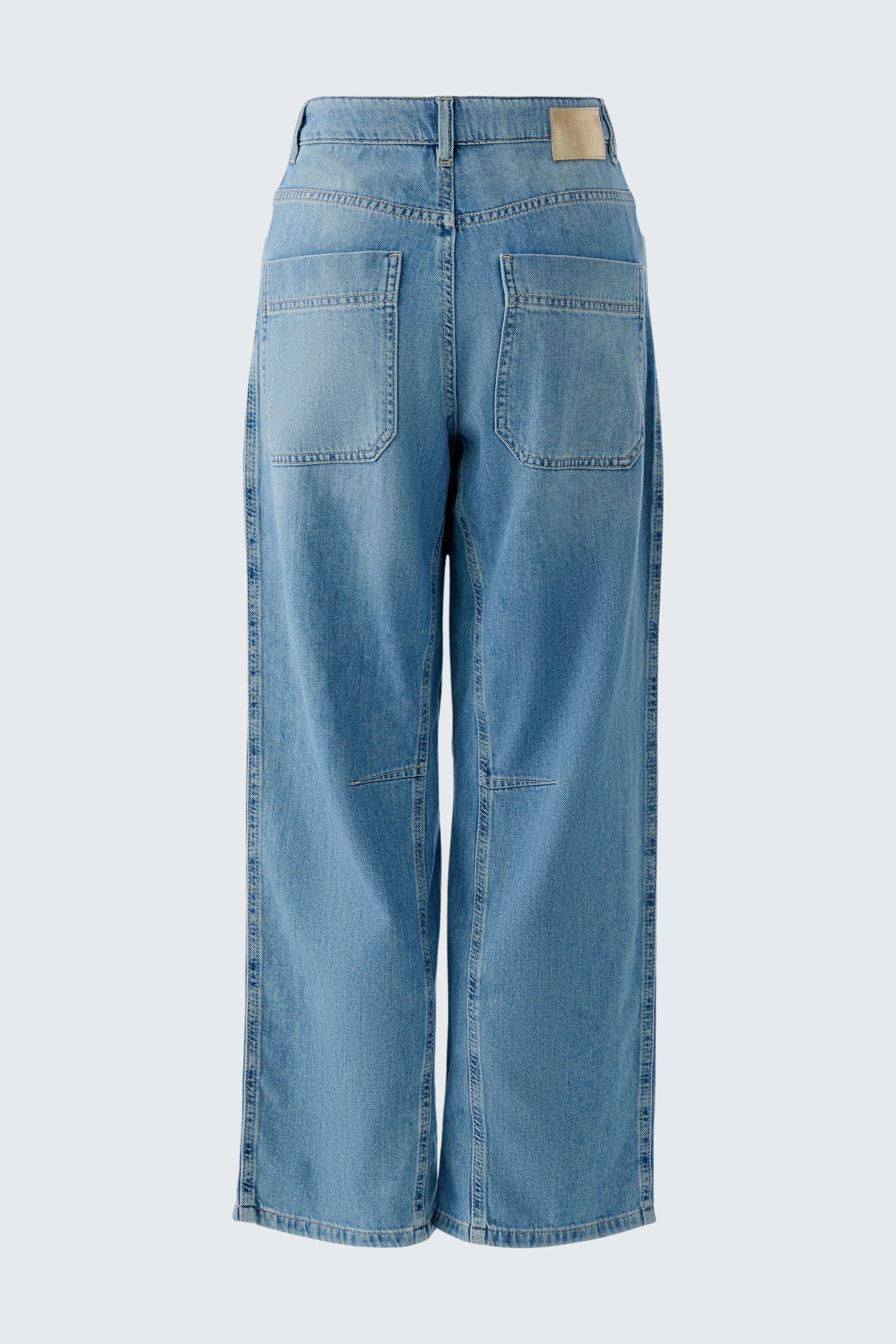 Bequeme Damen-Jeans: Weite, hellblaue Jeans mit lässigem Schnitt und praktischen Taschen.