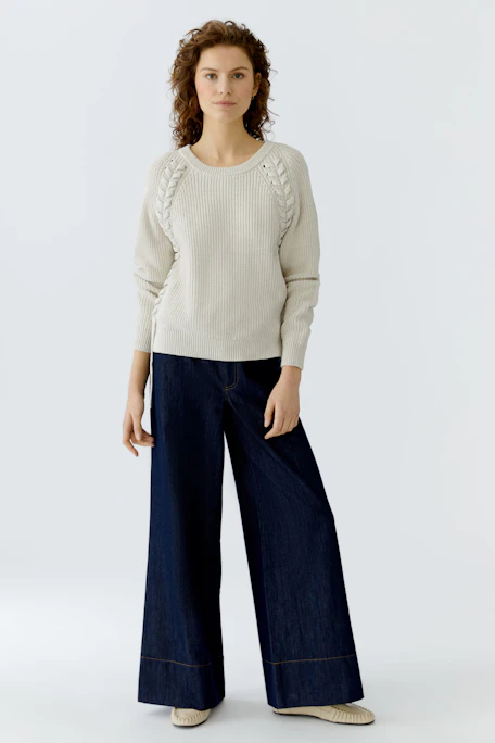 Bequemer Damen-Pullover in hellem Beige mit strukturiertem Design und lässigem Schnitt.