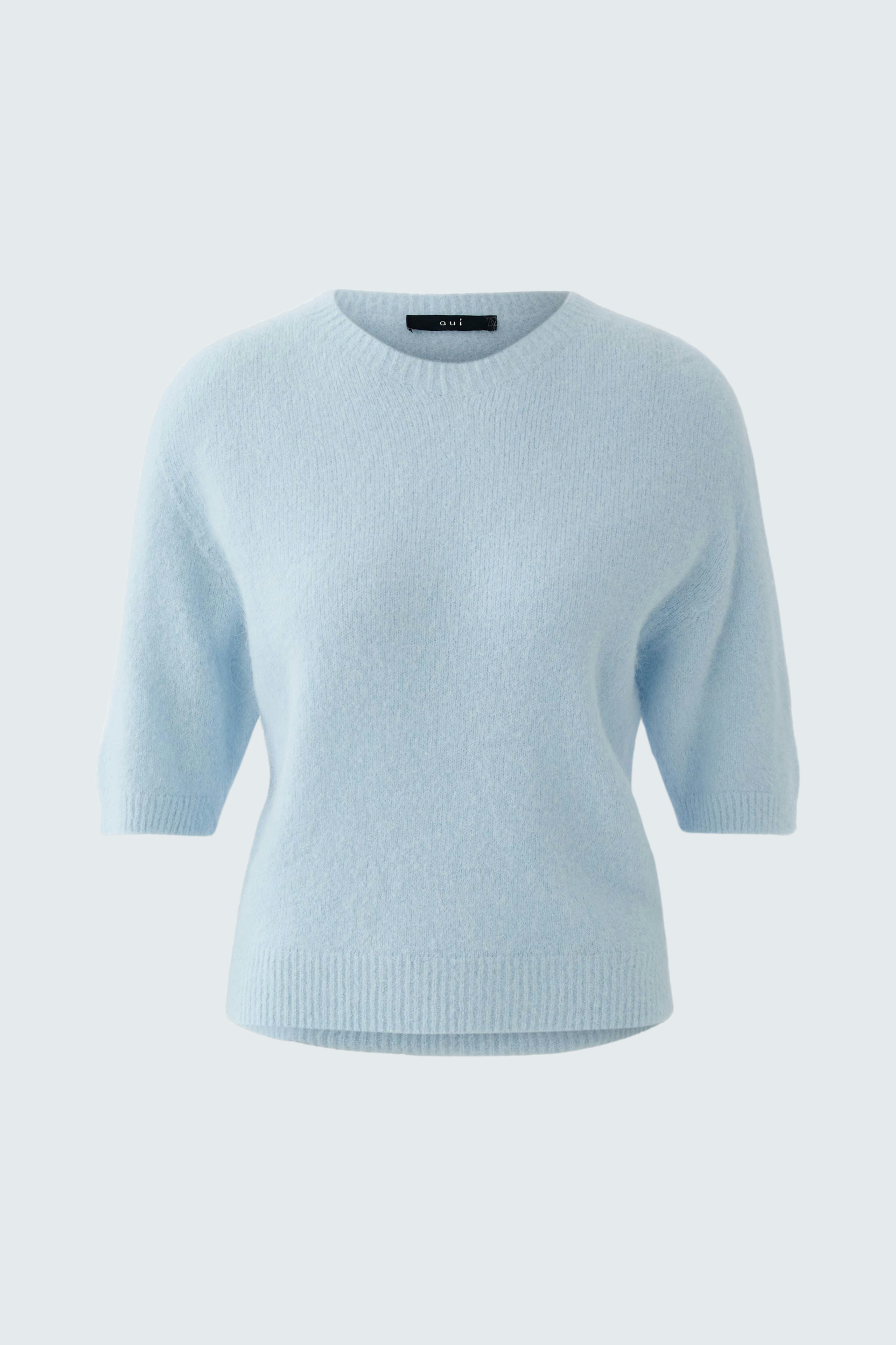 Helle Damen-Pullover in sanftem Blau mit kurzen Ärmeln und lässigem Schnitt.
