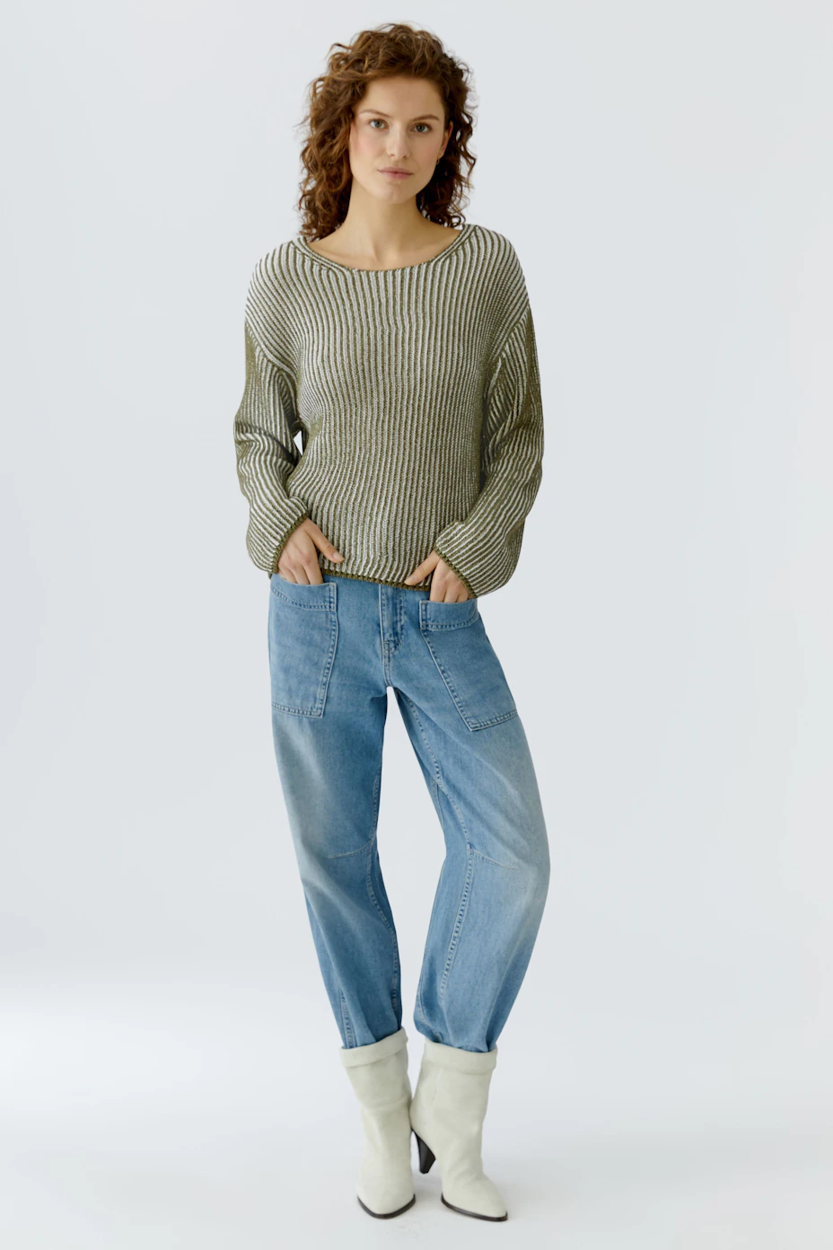Casual women's pullover: Green striped pullover with a relaxed fit and wide neckline.