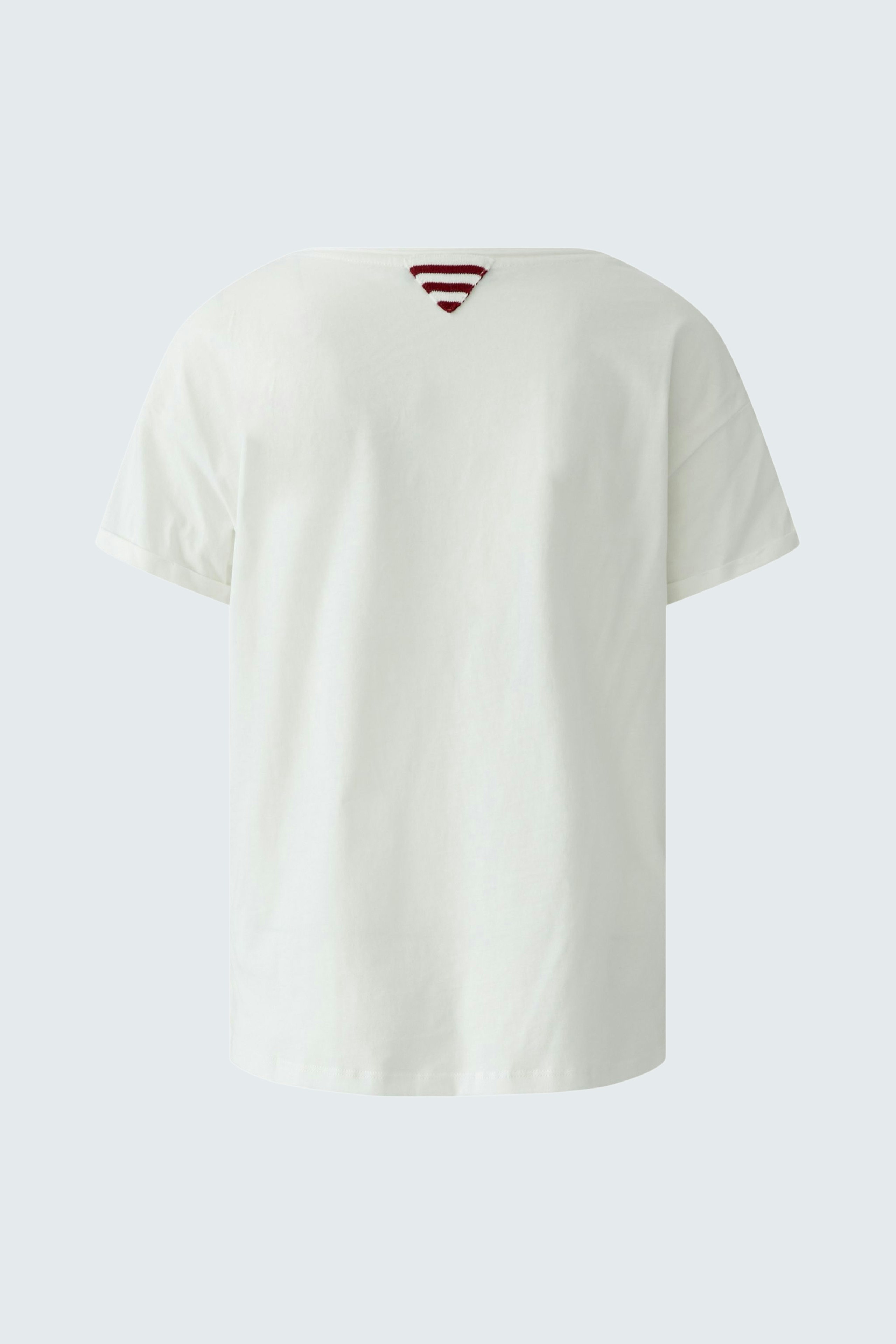 Casual women's T-shirt in white with a simple design, perfect for everyday wear.