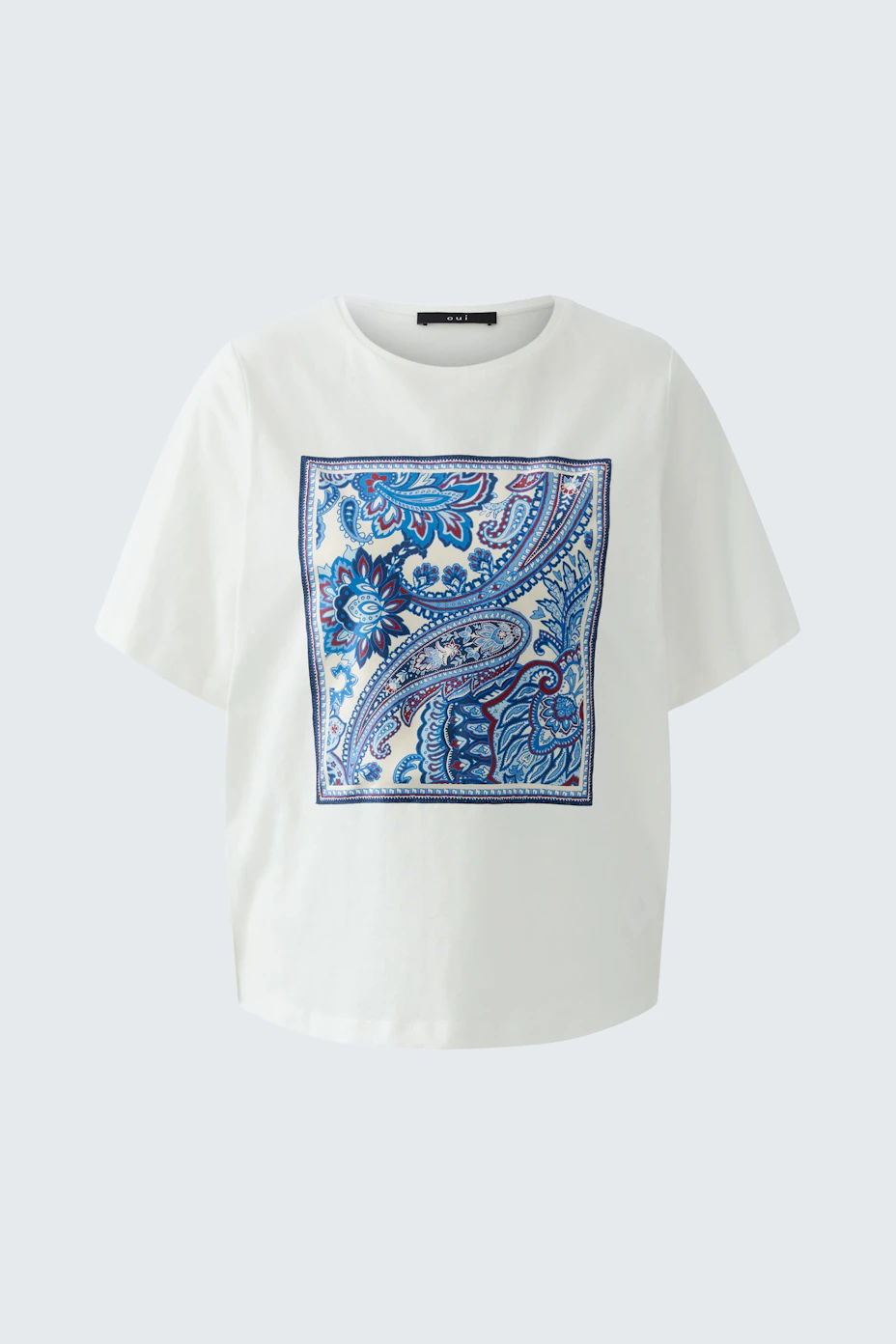 Bequemes Damen-T-Shirt: Weiße Shirt mit buntem Paisleymuster, lässig geschnitten und vielseitig kombinierbar.
