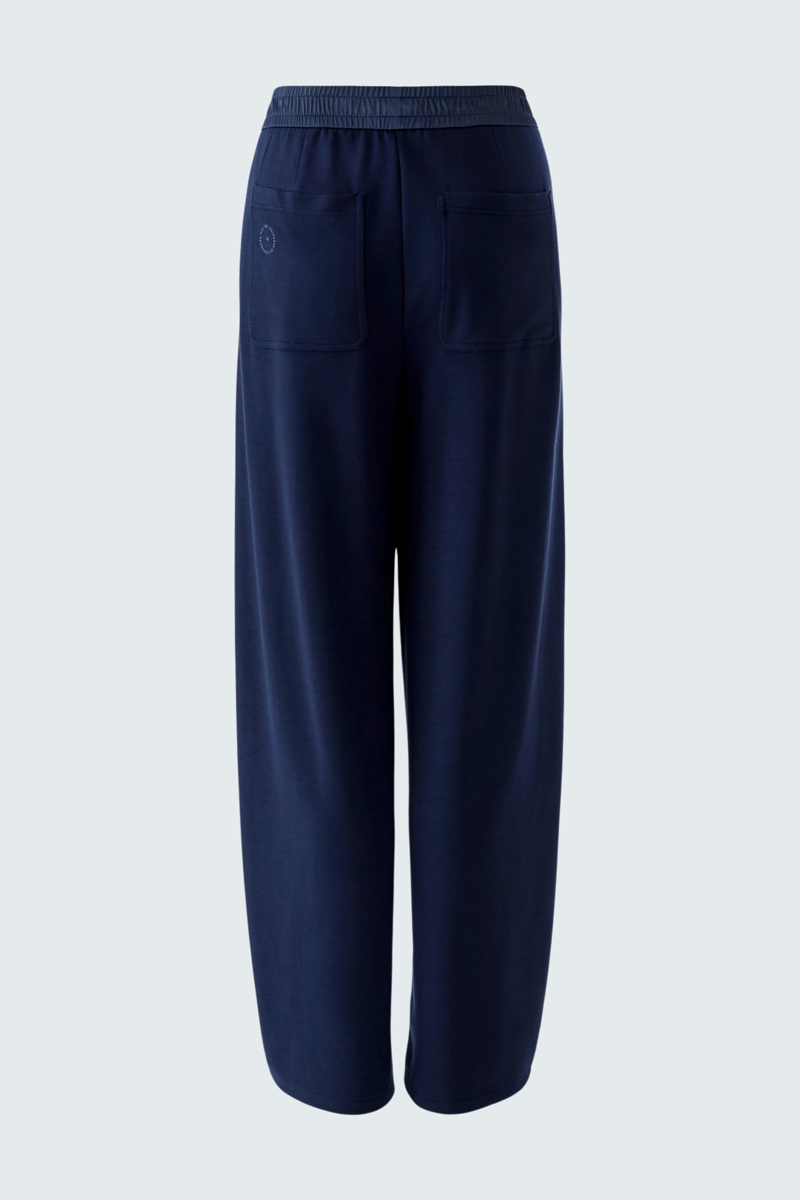 Comfortable women's sweatpants in navy blue with a relaxed fit and practical pockets.