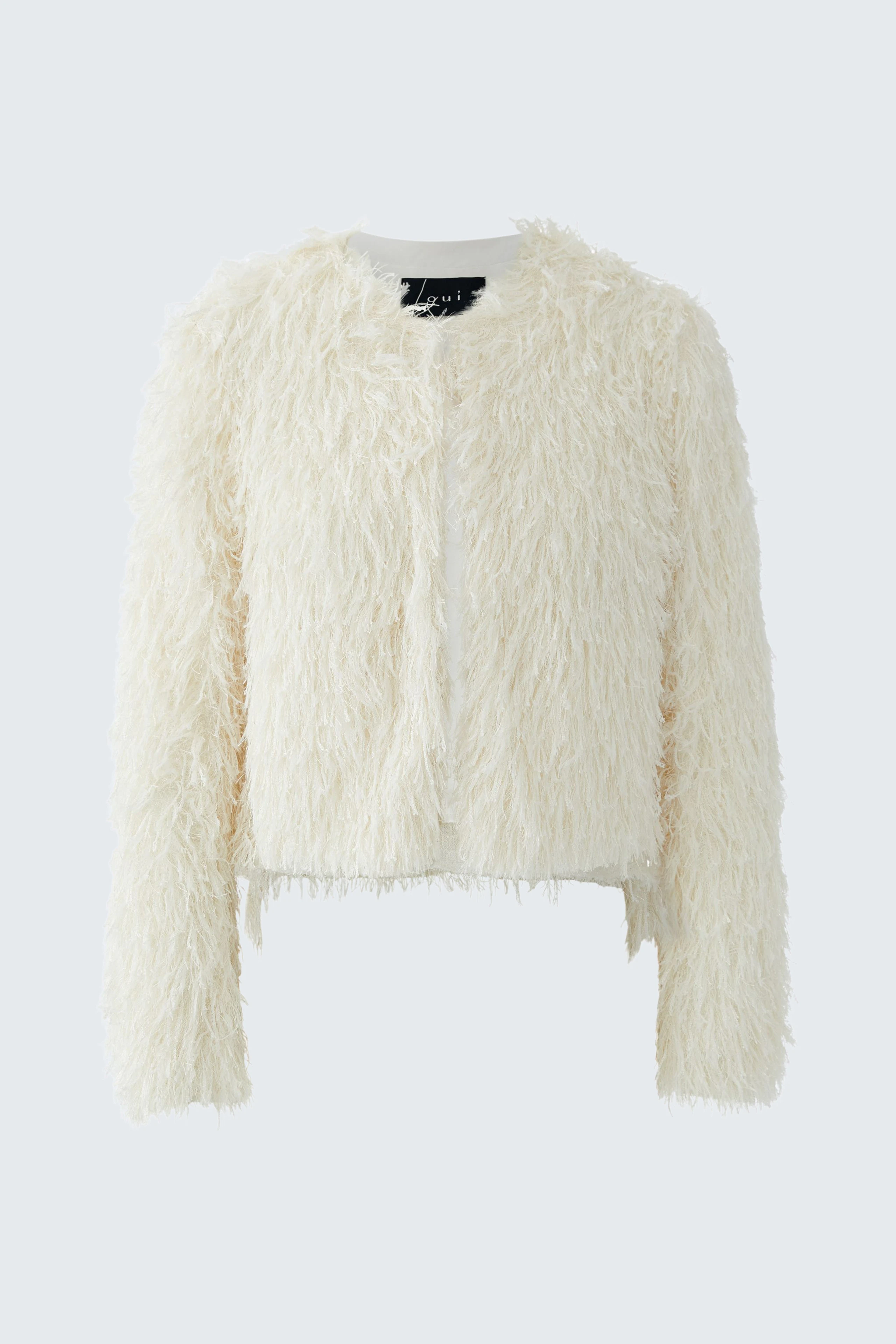 Flauschige Damen-Jacke in Cremefarbe, ideal für lässige Outfits und gemütliche Anlässe.