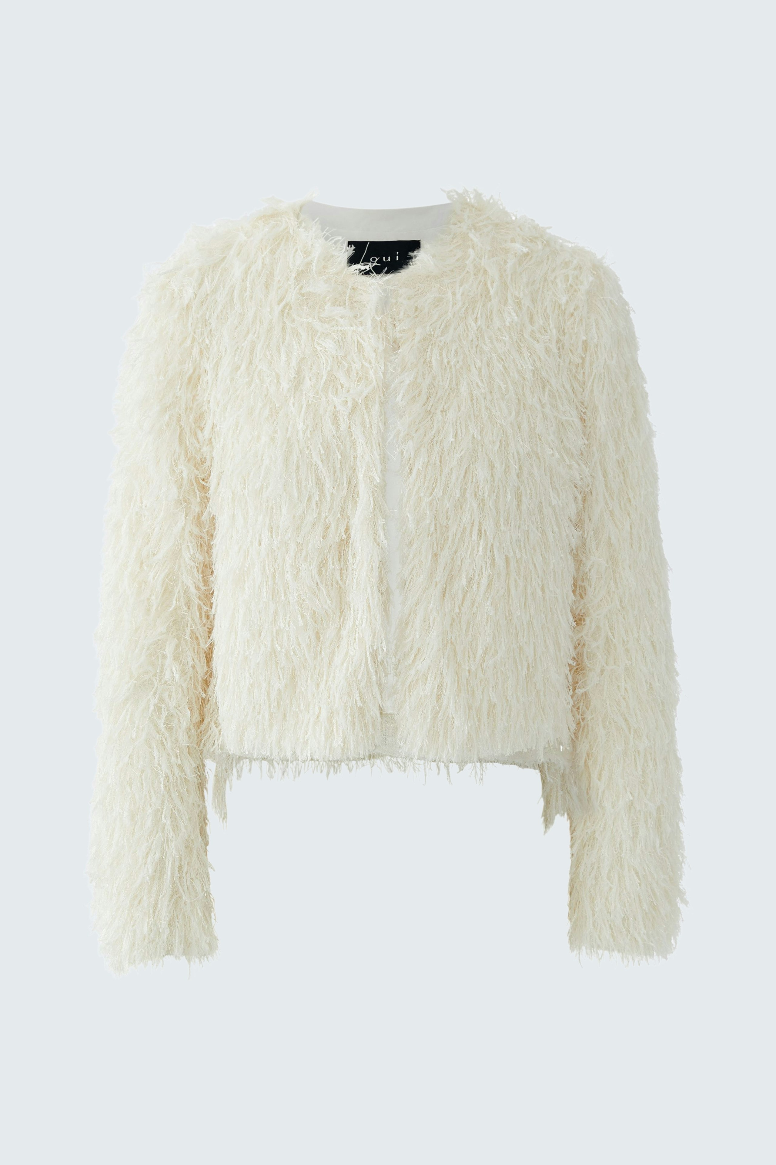 Cozy women's jacket: Soft, fluffy white jacket with a cropped fit, perfect for casual layering.