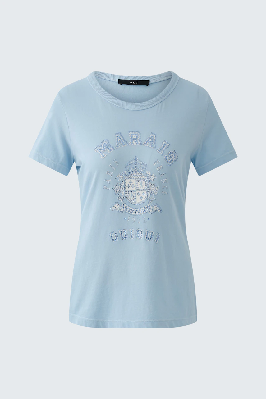 Helles Damen-T-Shirt in Blau mit glänzendem Aufdruck. Bequem und lässig für den Alltag.