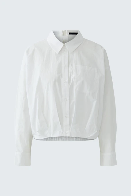 Moderne Damen-Bluse: Weiße Bluse mit Kragen und lässigem Schnitt, ideal für den Alltag.