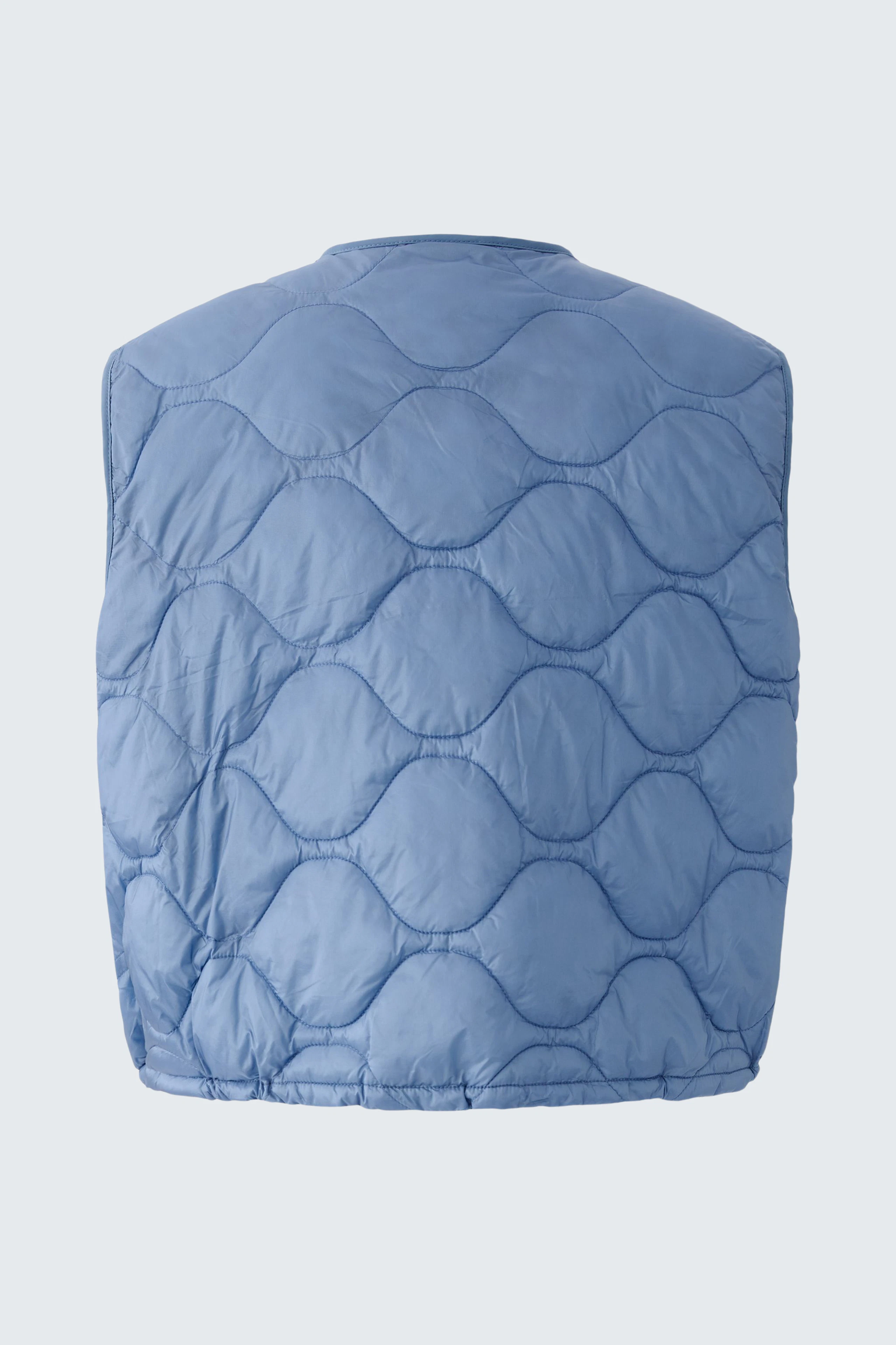 Wendejacke: Damen-Wendejacke in sanftem Blau, leicht gepolstert und ideal für wechselhaftes Wetter.