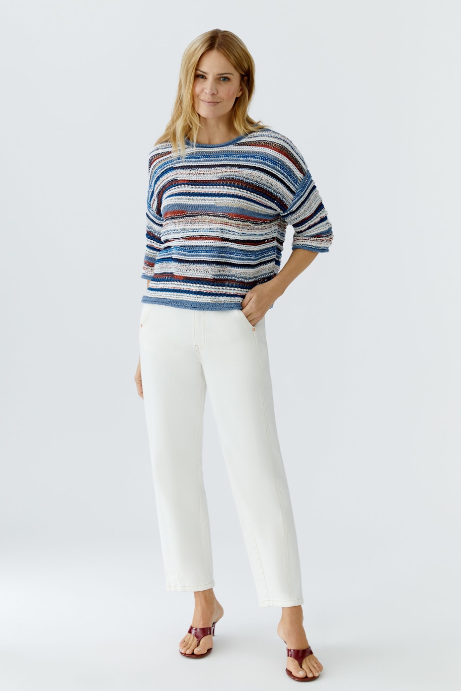 Relaxed fit women's jeans in white, featuring a classic five-pocket design and a comfortable waistband.