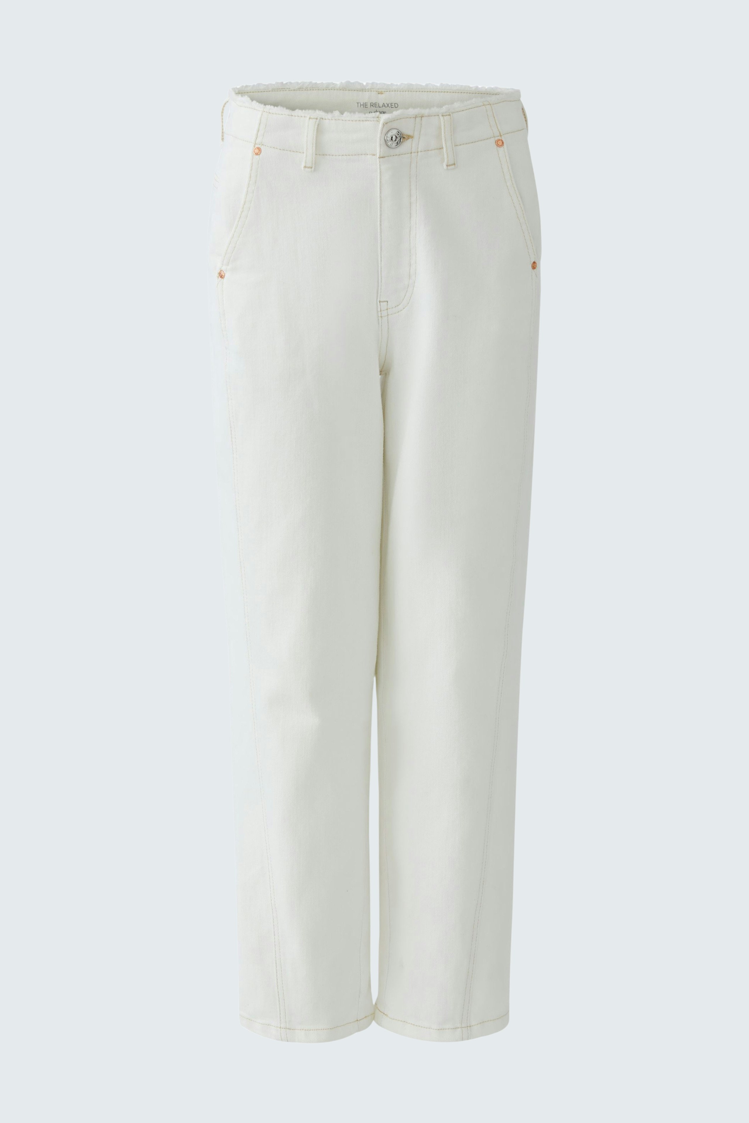 Relaxed fit women's jeans in white, featuring a classic five-pocket design and a comfortable waistband.