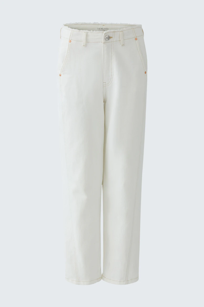 Relaxed fit women's jeans in white, featuring a classic five-pocket design and a comfortable waistband.