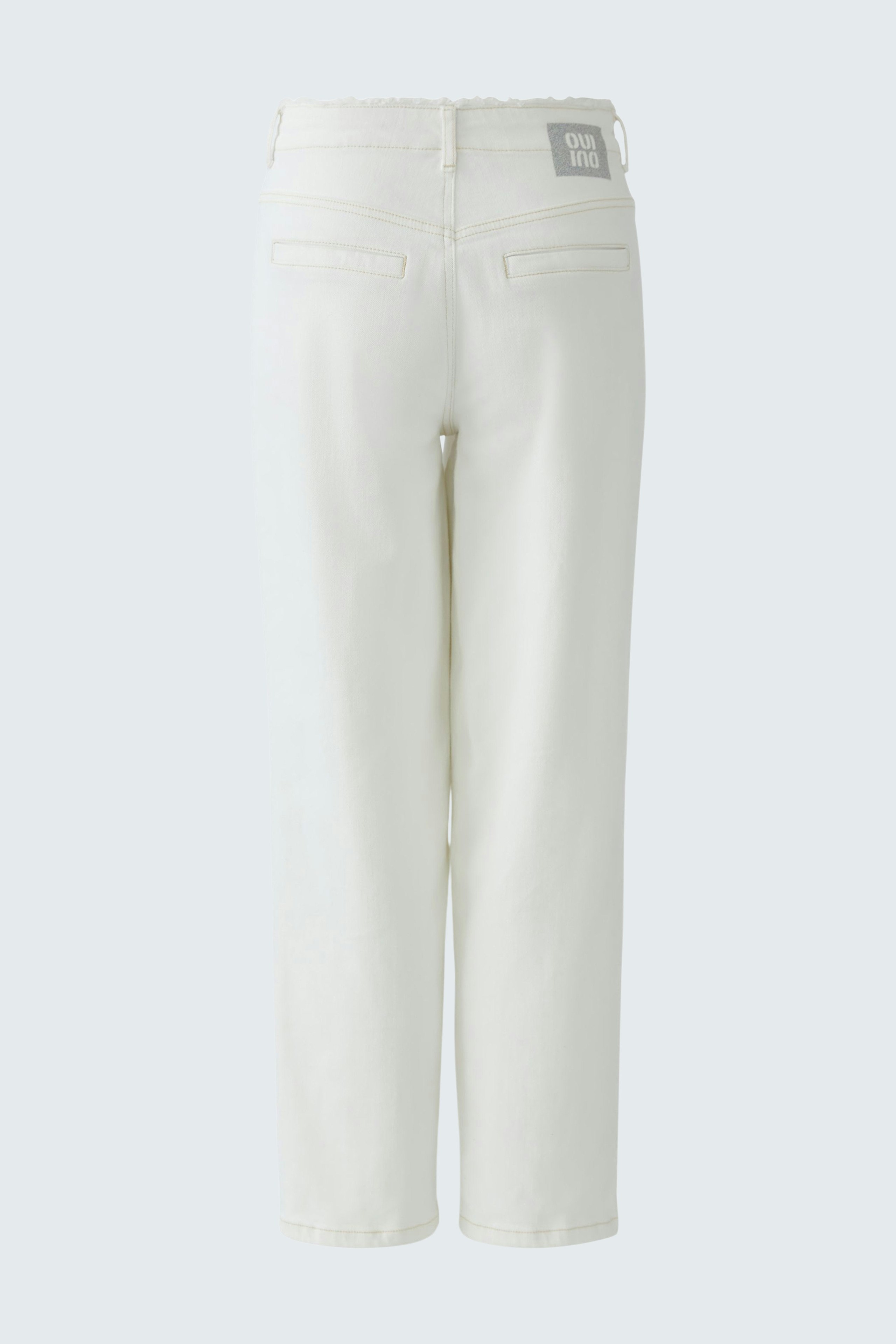 Relaxed fit women's jeans in white, featuring a classic five-pocket design and a comfortable waistband.